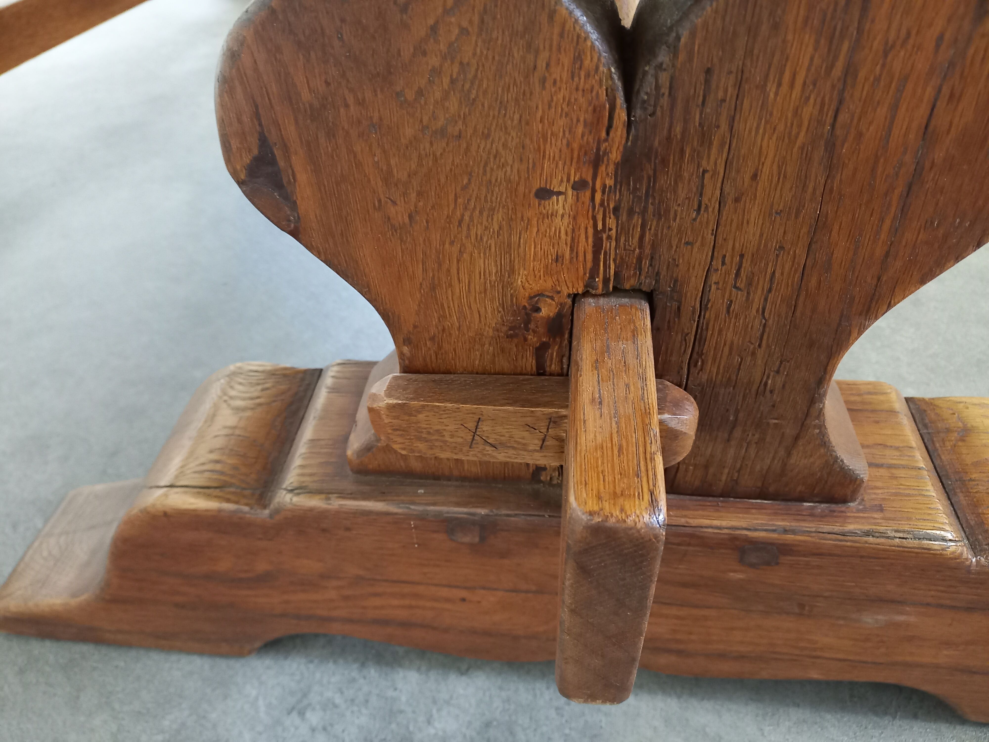 Farmhouse table and its 2 benches