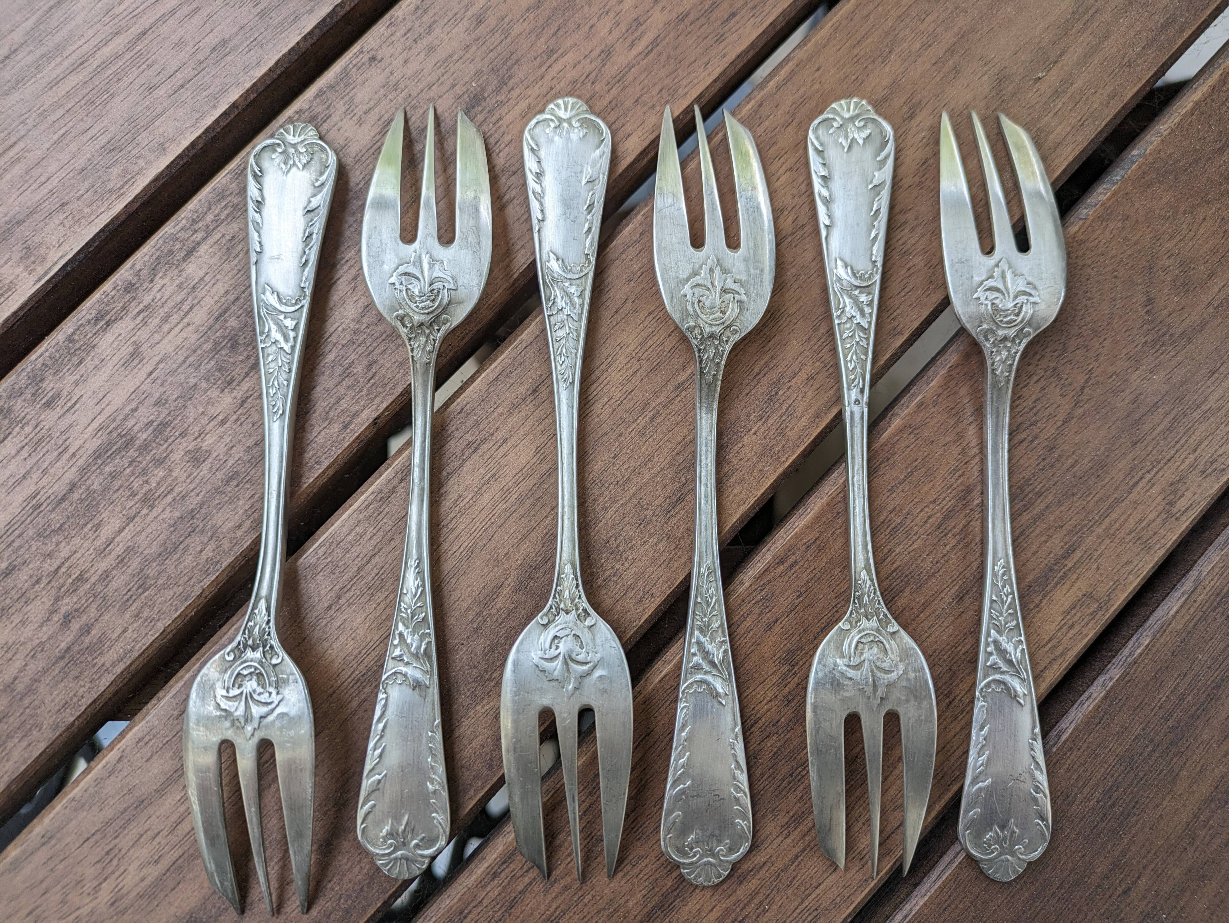 Set of 6 silver-plated oyster forks with floral decoration