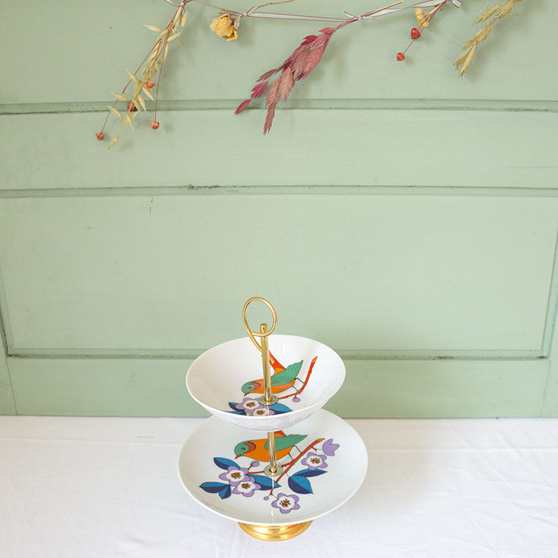 Vintage cake display