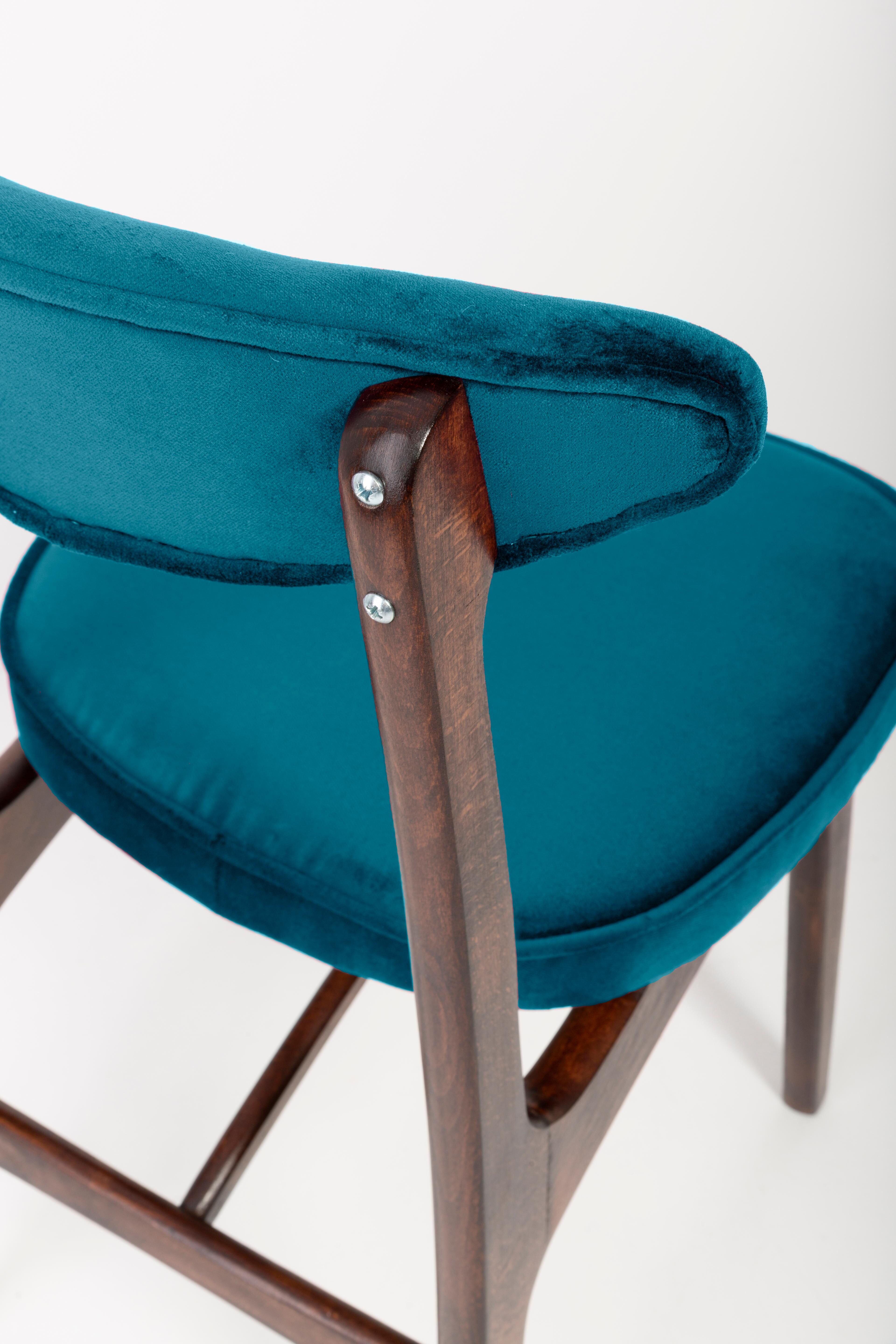 Chaise vintage en velours bleu pétrole conçue par Rajmund Hałas, Europe, années 1960