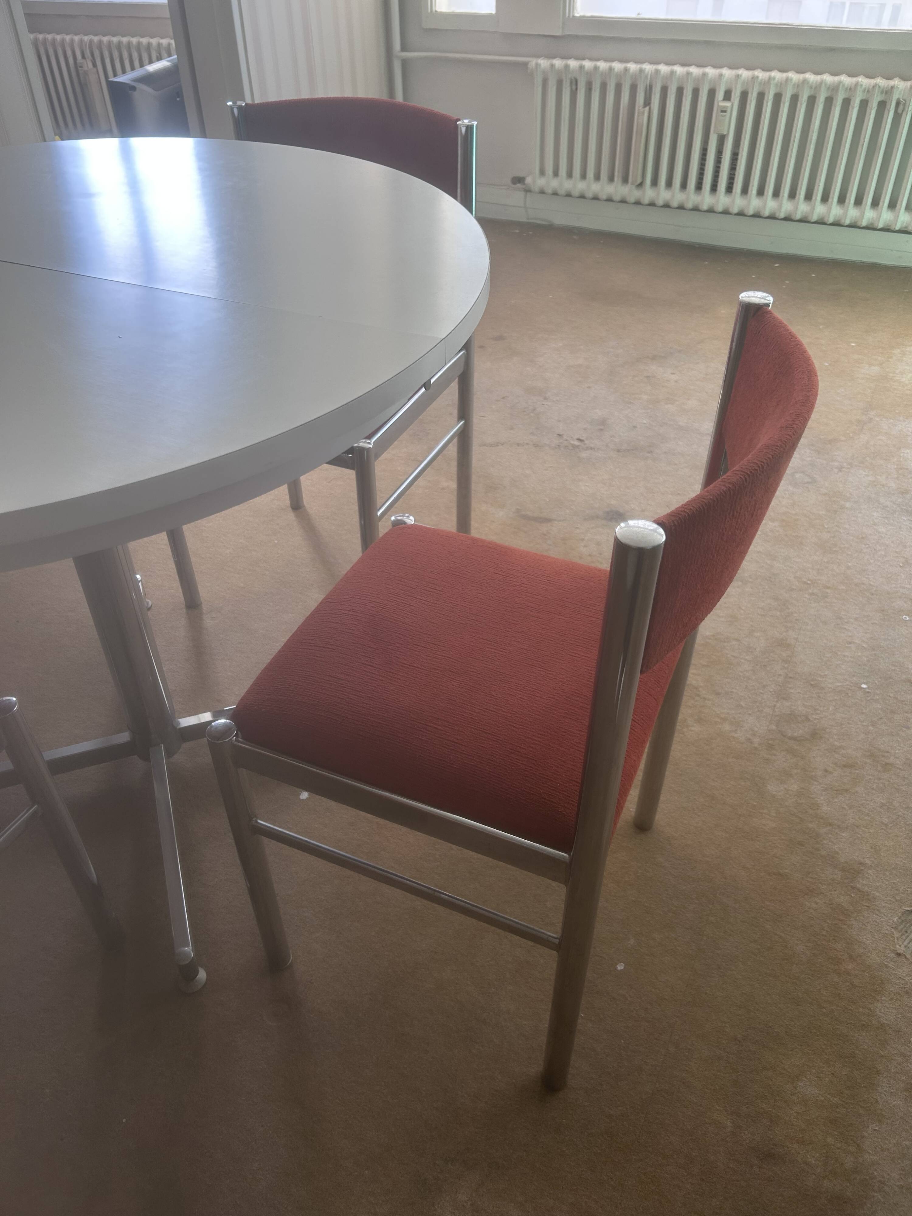 Vintage 1970s table and 4 chairs set.