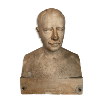 André Lavaysse: Bust of a man in a flat