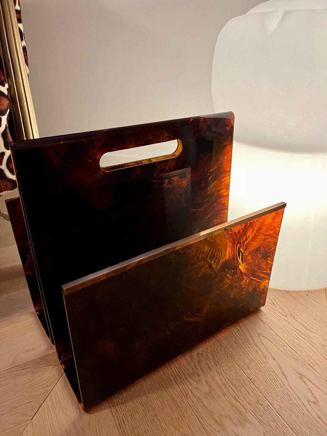 Plexiglas magazine holder