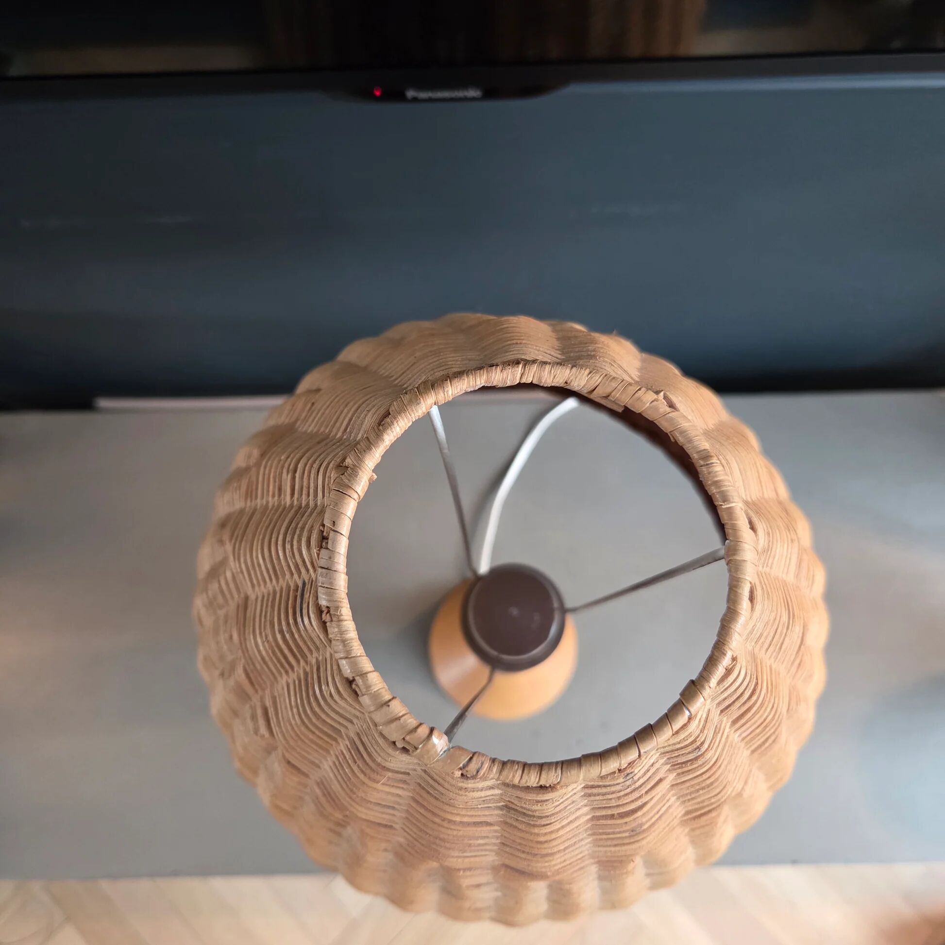 Table lamp in beech and rattan