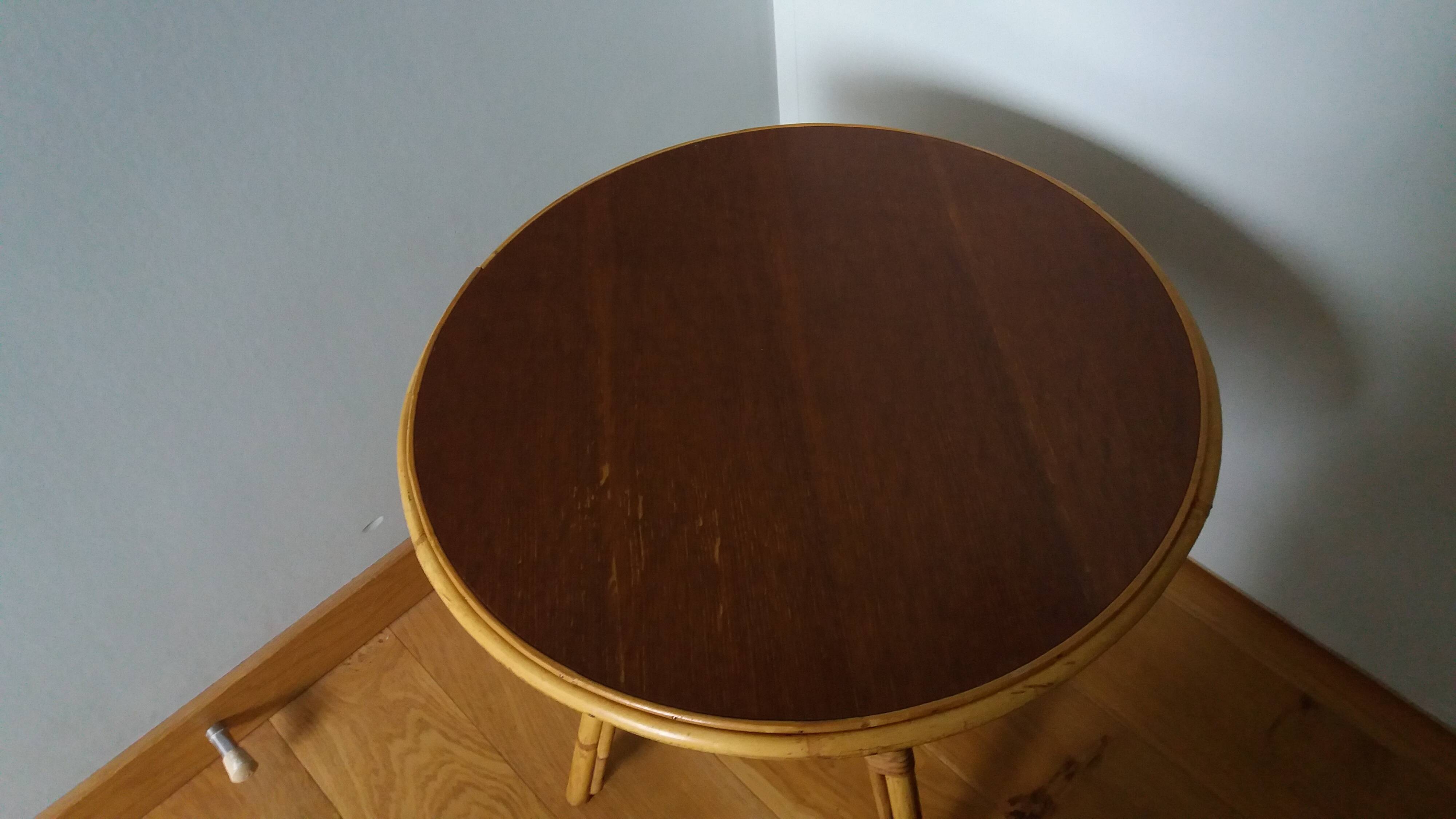Round coffee table in wicker and bamboo