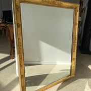 Miroir doré style Restauration à décor de palmettes étirées