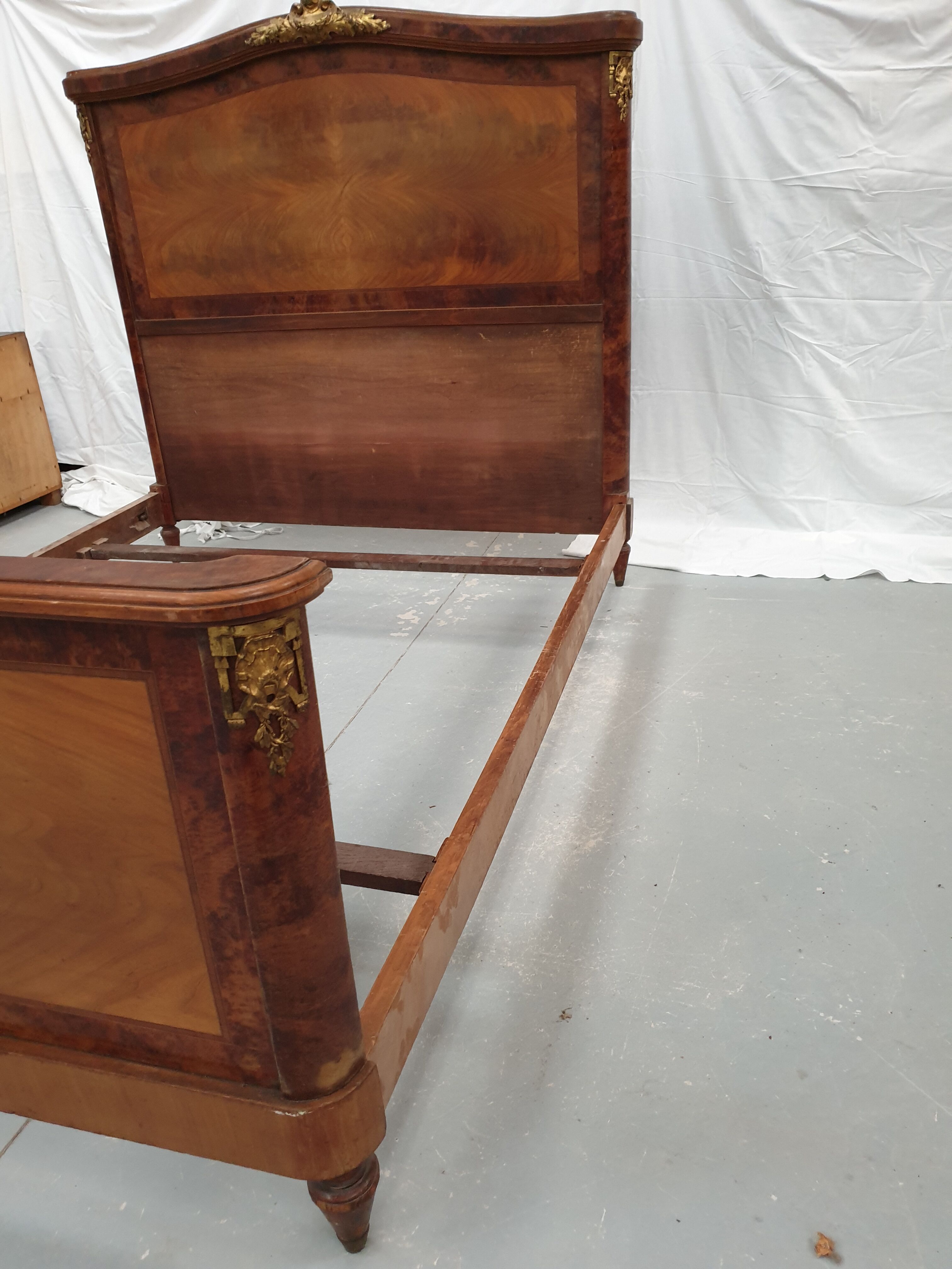 Bed style Louis XVI gilded bronze