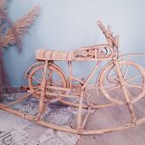 Moto à bascule en rotin