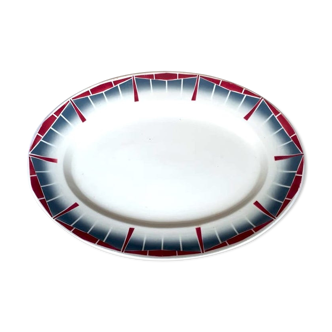 Oval earthenware dish of Saint Amand