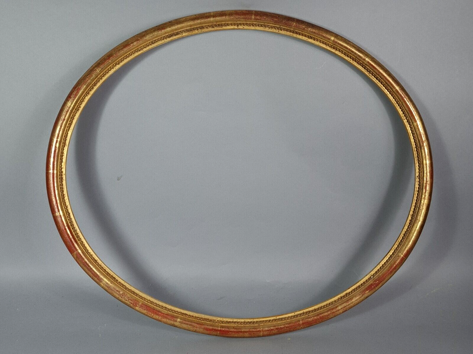Oval beaded frame nineteenth century wood gilded stucco 69,7x59 foliage 64x54 cm SB