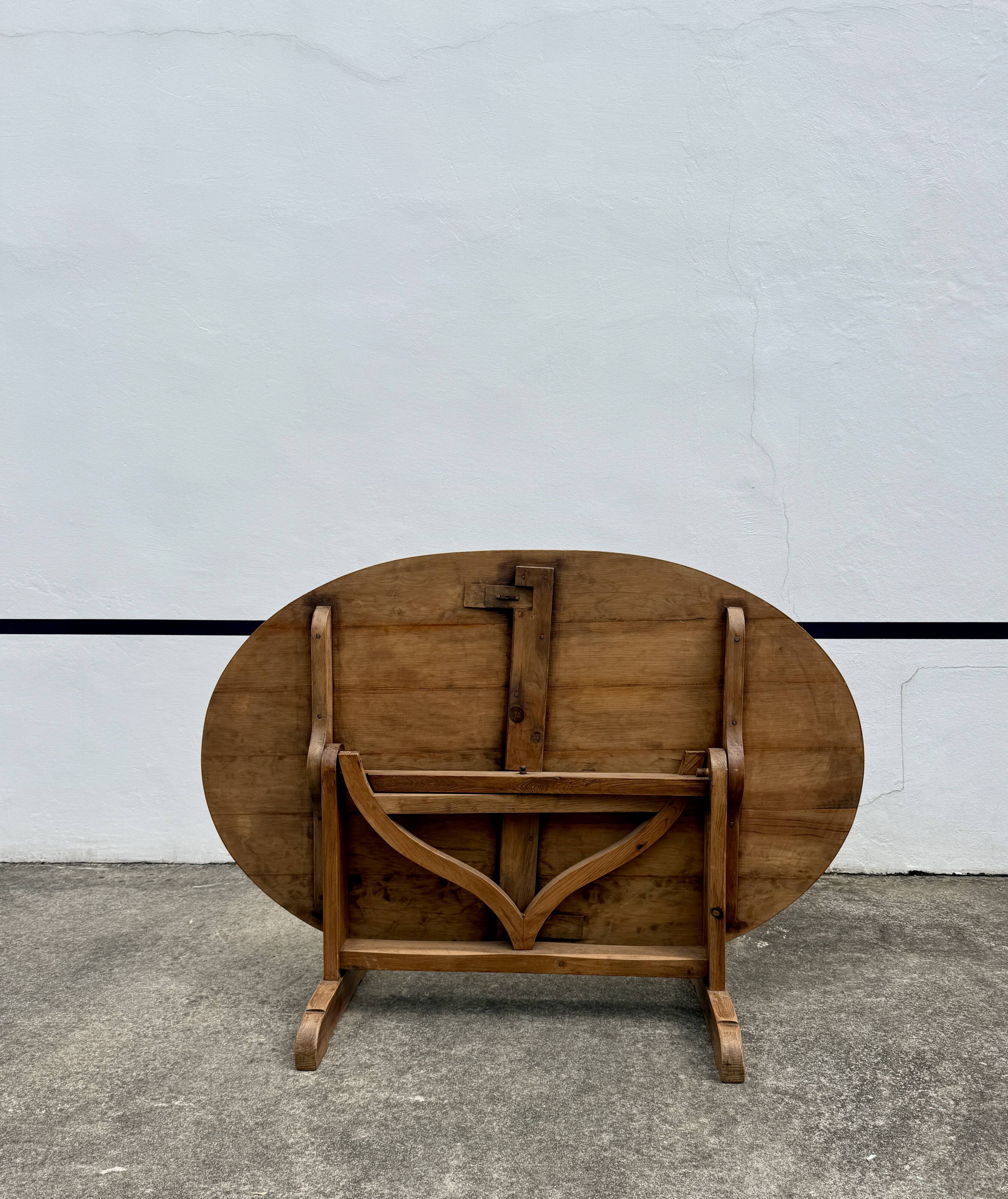 Folding table "Vignobles" in Bordeaux style