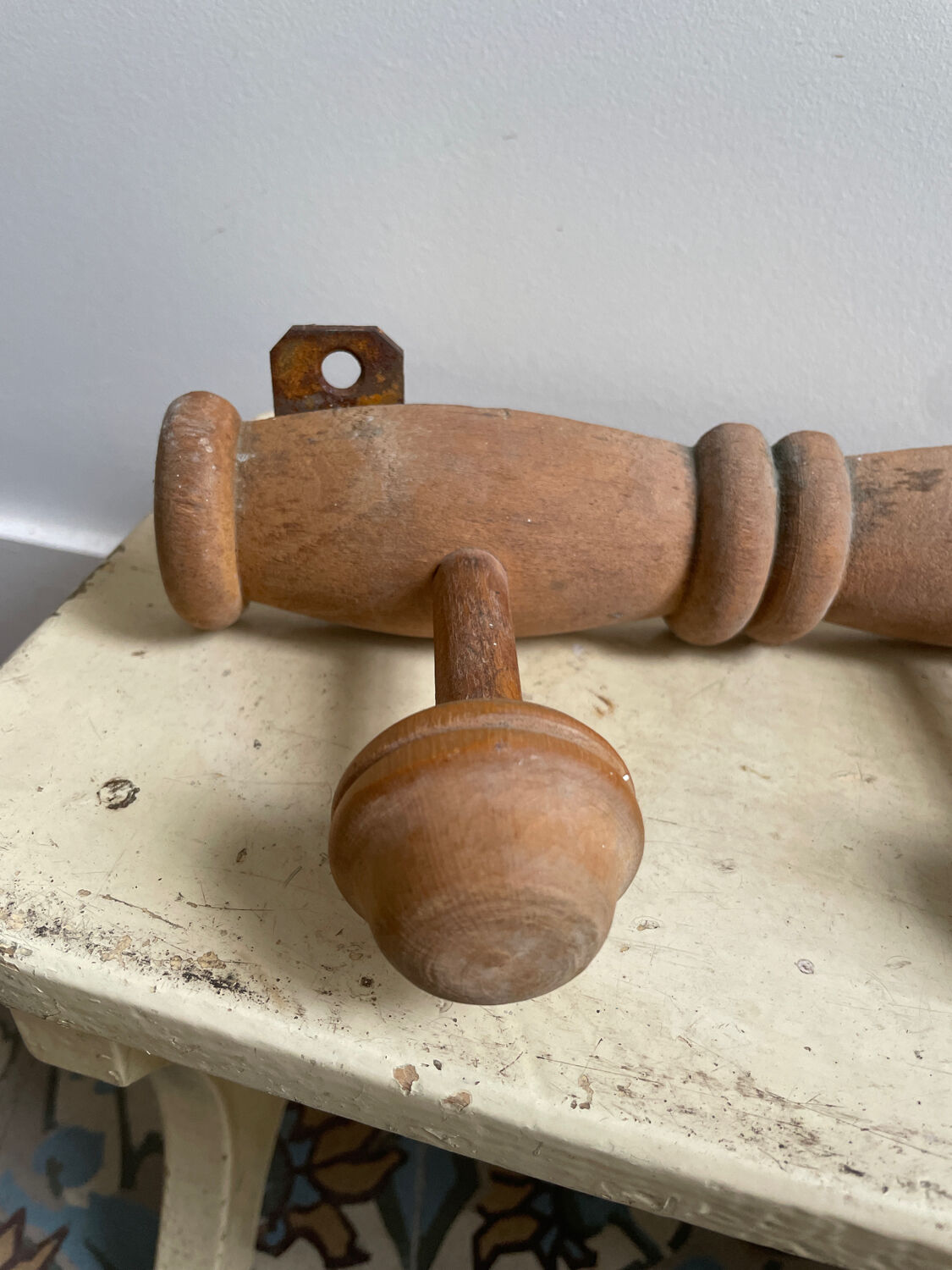 Wall coat rack with 3 hooks