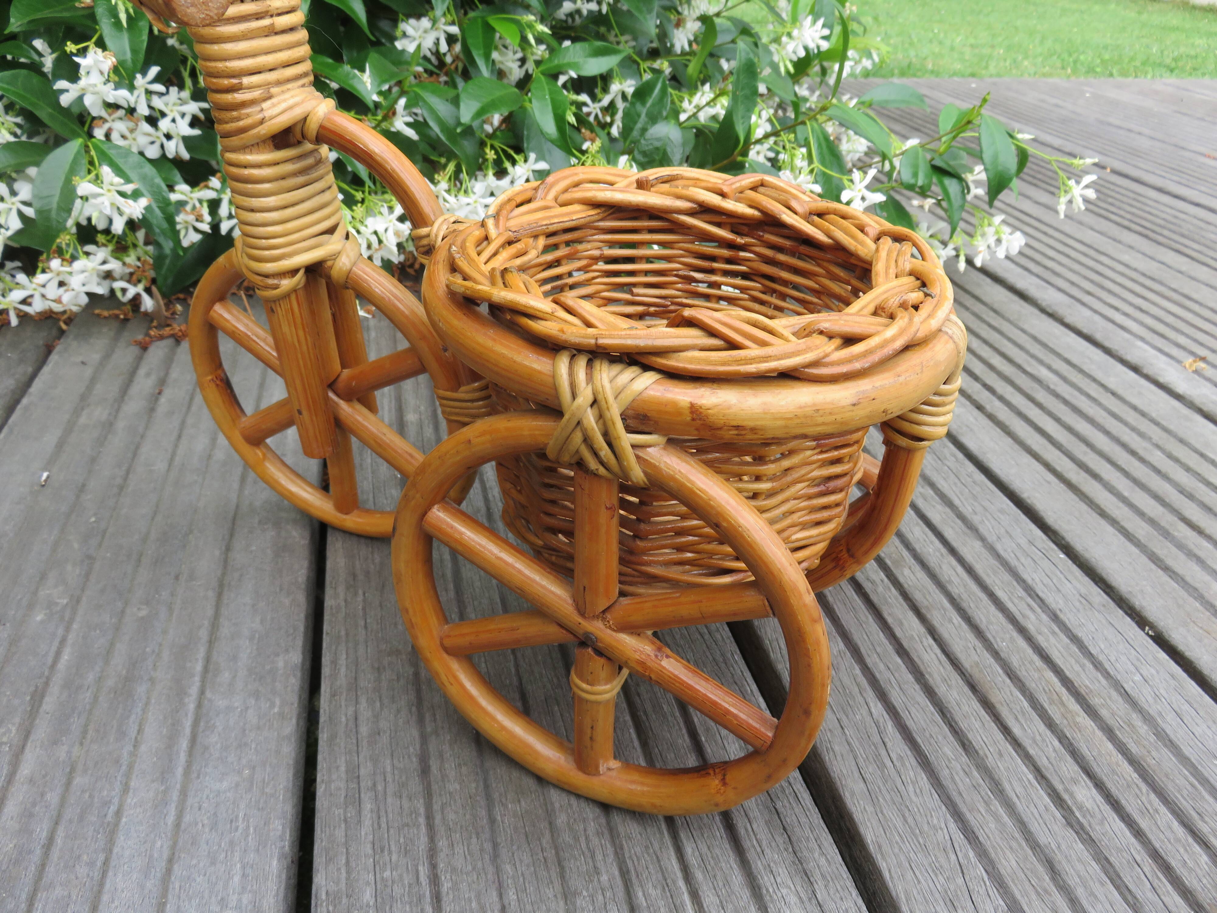 Cache pot en rotin et bambou tricycle vélo années 60 70