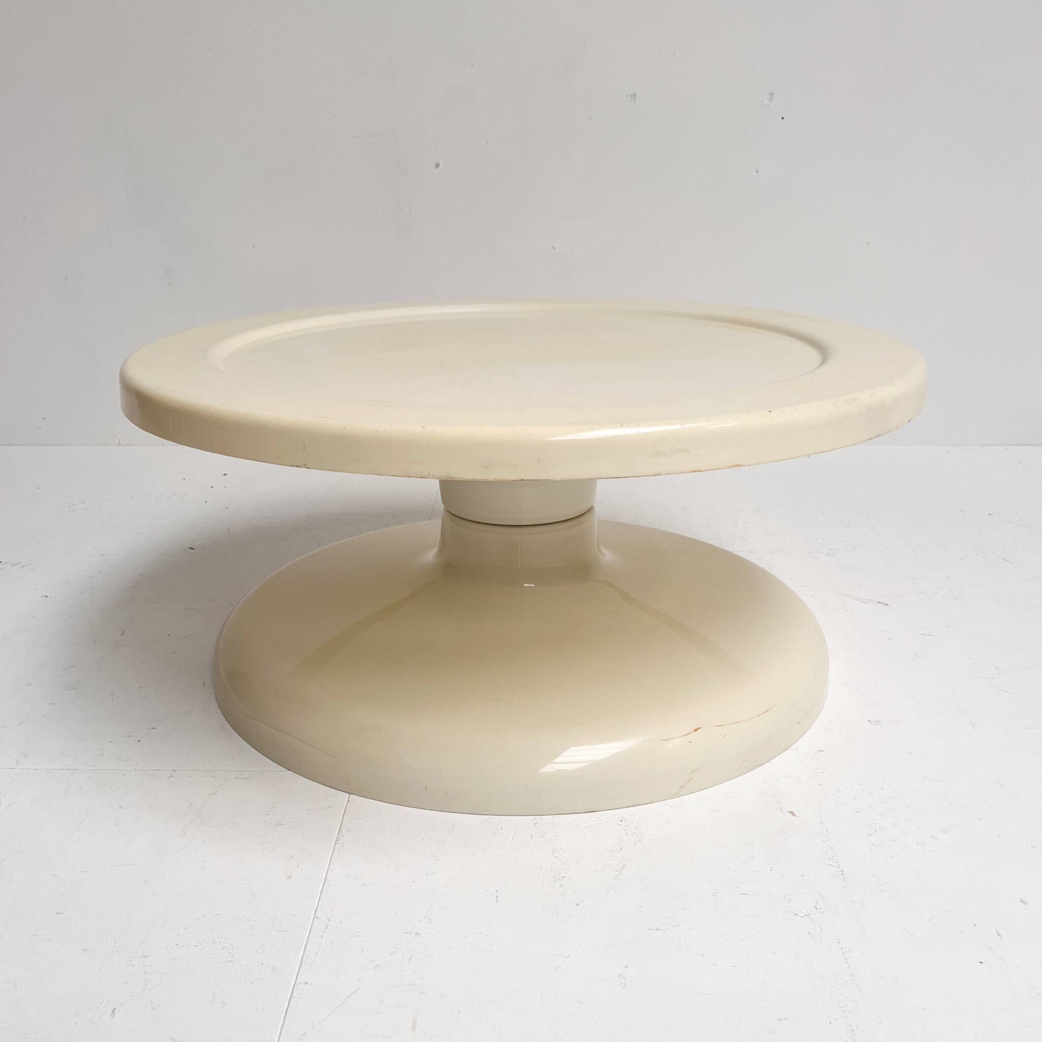 Vintage Italian coffee table round, 1960s