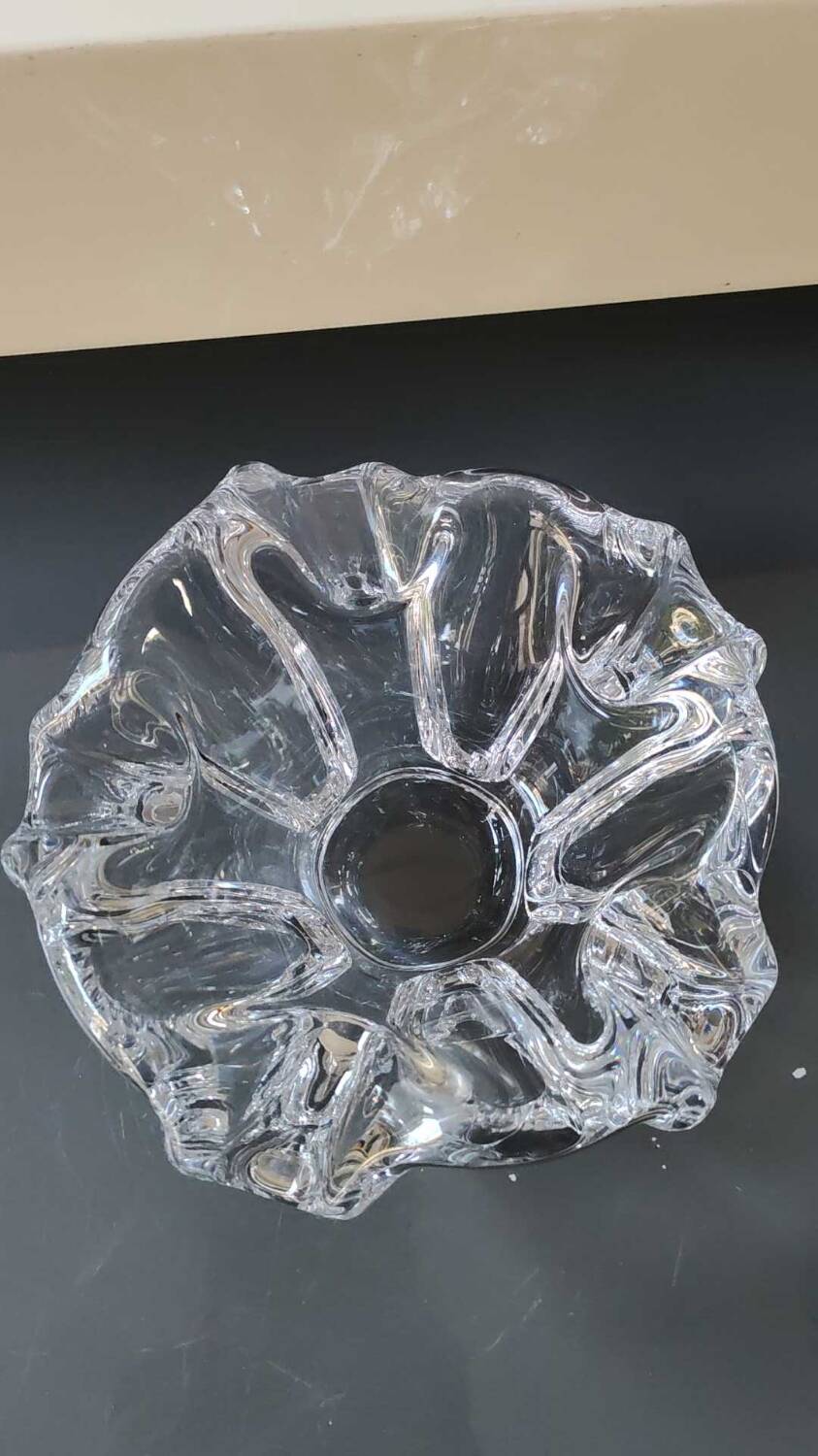 Empty Pocket/Organic floral shape ashtray/Corolla in transparent crystal. Baccarat style
