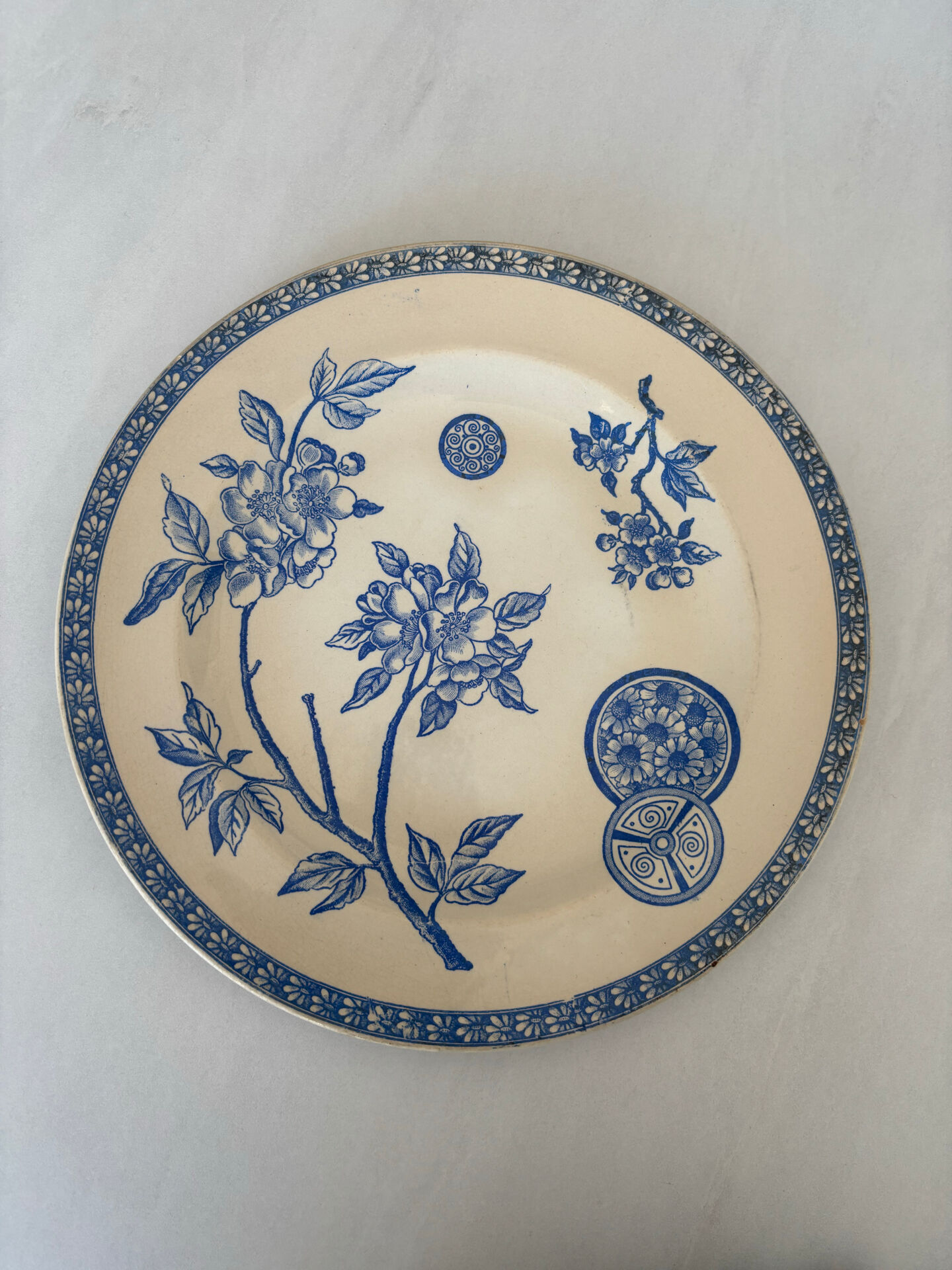 Old flat plate, light blue ironstone, daisy pattern | Fa