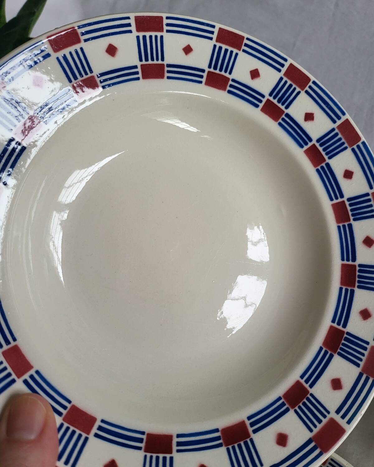 Set of 4 Vincennes earthenware soup plates, Paris.