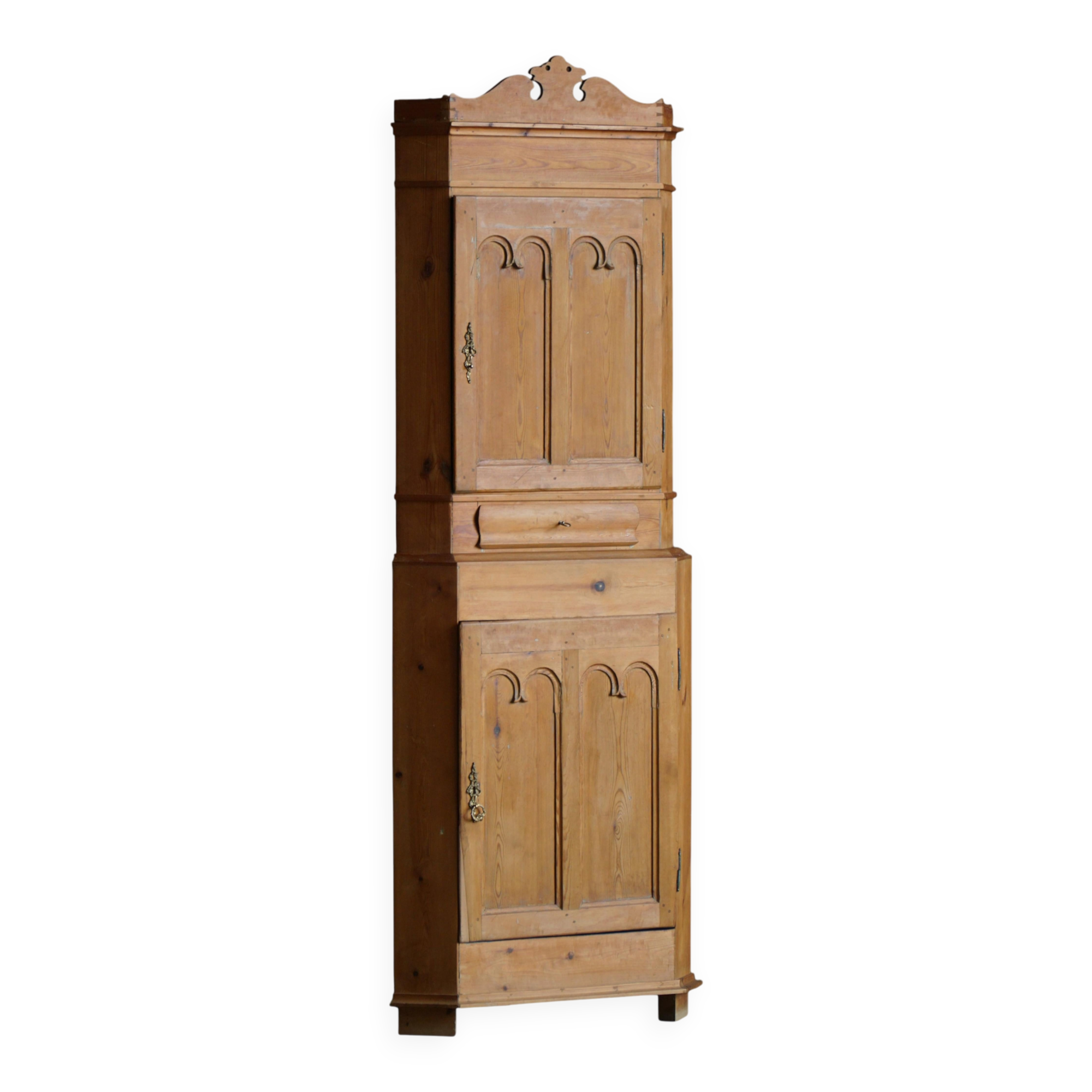 Corner pine wardrobe in two parts, Danish cabinetmaker, early 19th century.