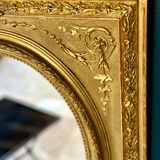 Mirror XIXth medallion on gilded frame with leaf