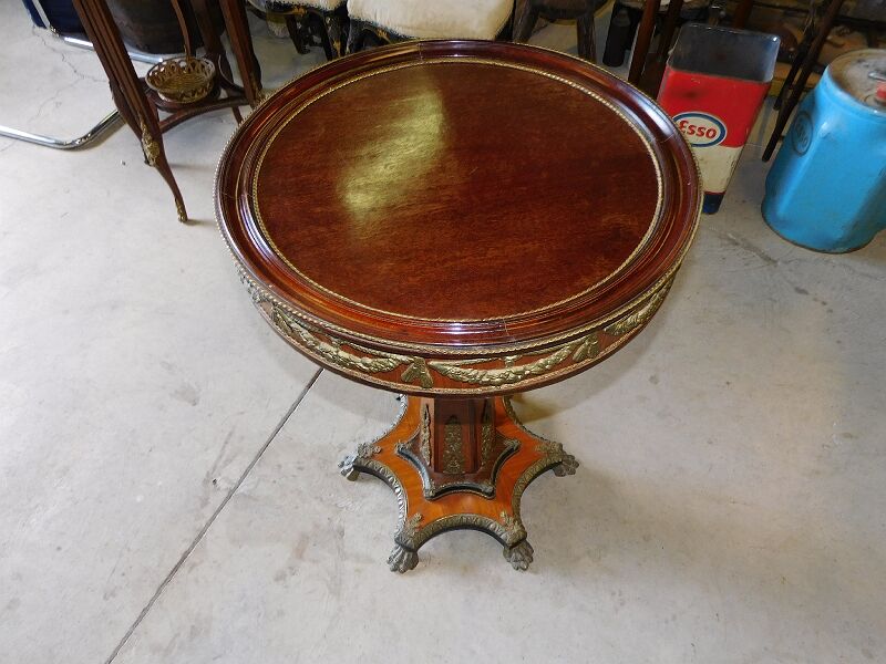 Gueridon marquetry and bronze central foot harness