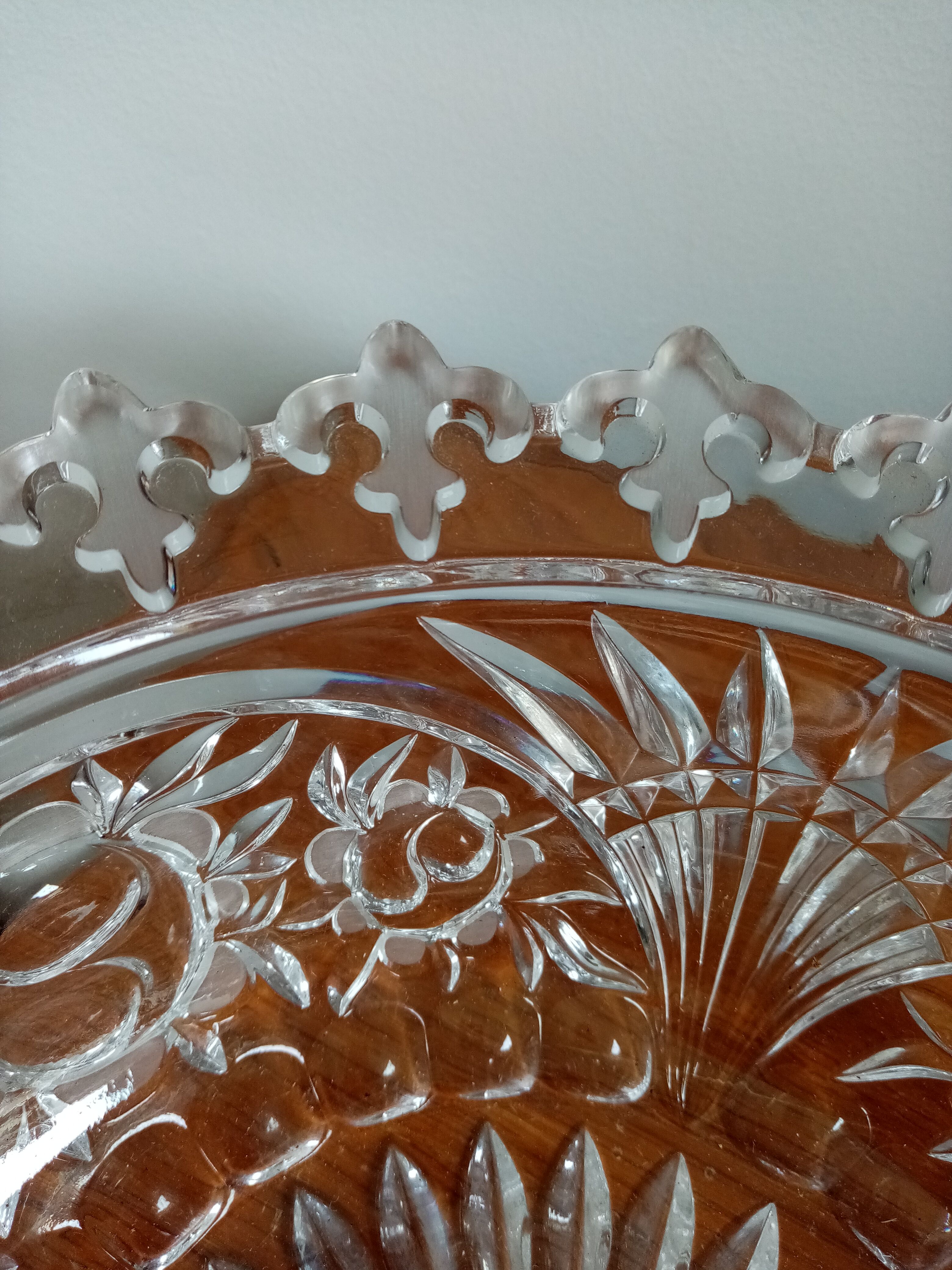 Salad bowl crystal lily flowers