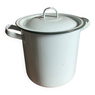 Enameled pot