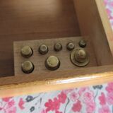 2-tray scale known as Trebuchet