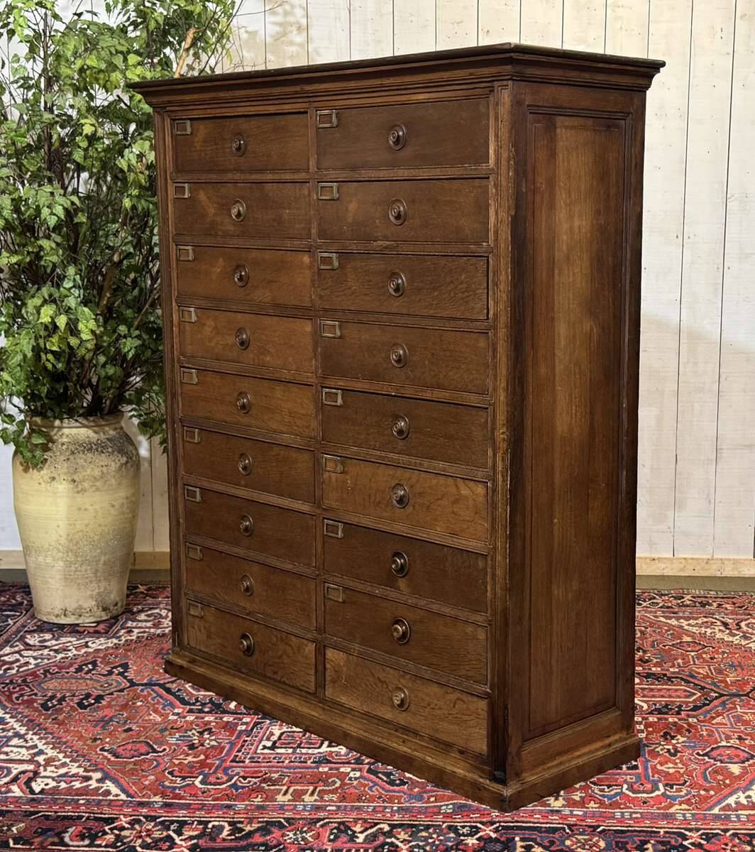 Notary's cabinet with 18 drawers in oak and fir from the early 20th century.