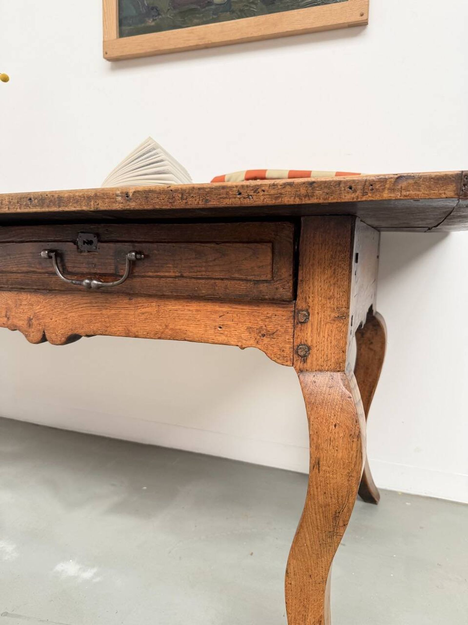 Table, drapière en noyer, XIXème s.