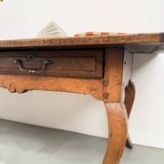 Table, drapière en noyer, XIXème s.