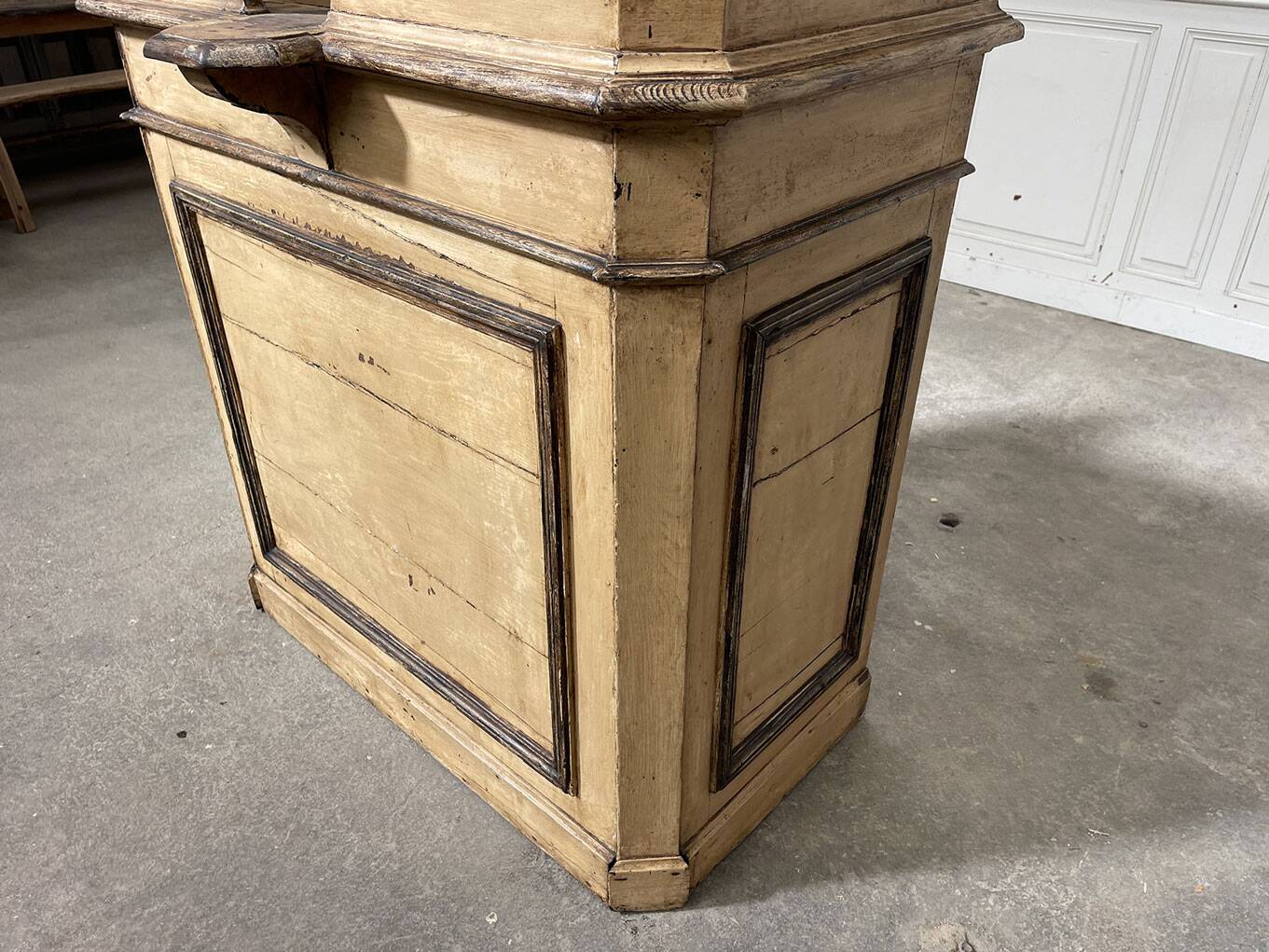 Comptoir 1930 de boutique, patine beige