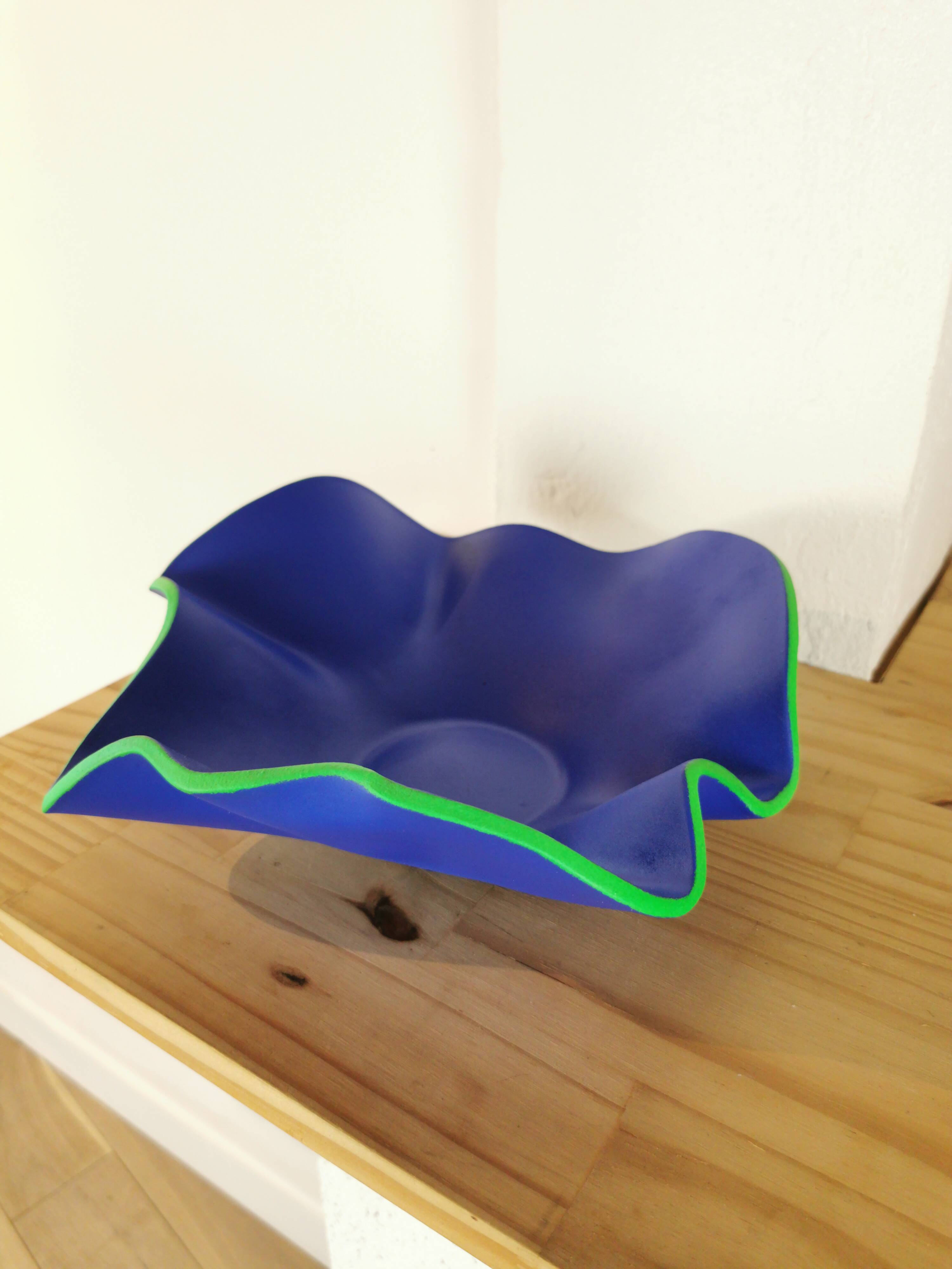 Blue ceramic wavy fruit basket