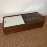 Shelf / display case