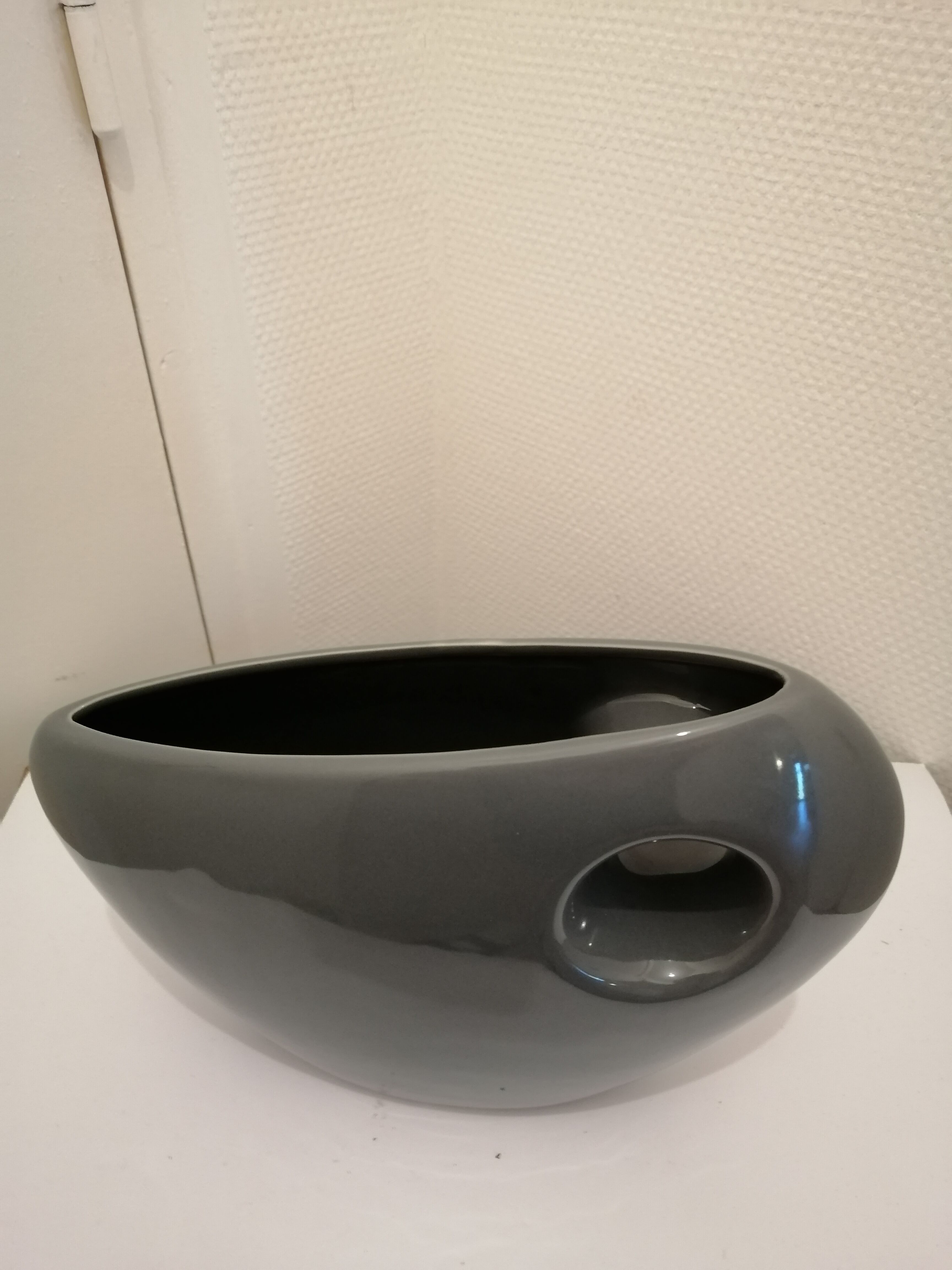 Modern floral vase in ceramic