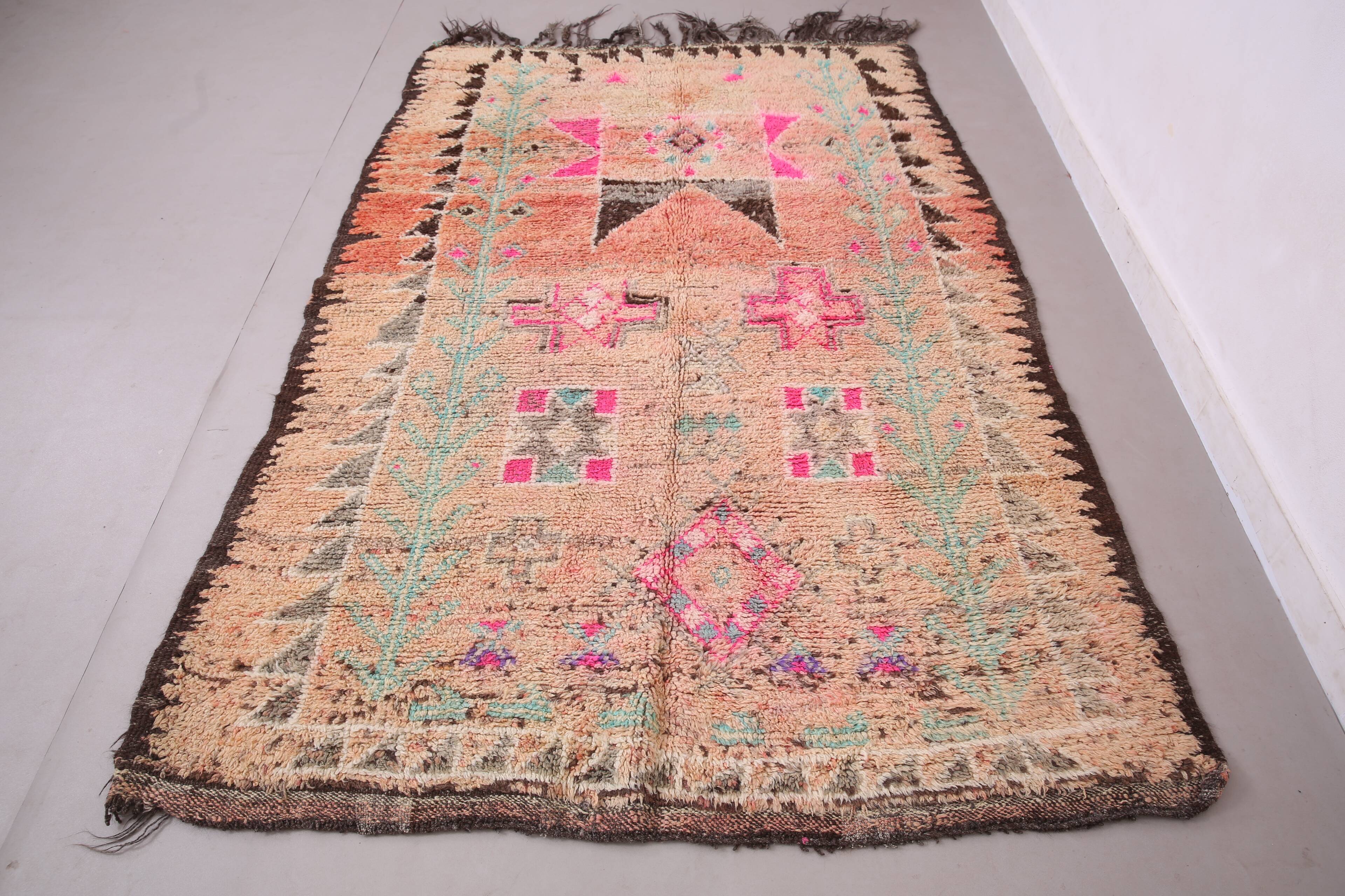 Pink vintage handmade moroccan rug 152 x 231 cm - Berber Wool Rug Antique