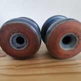 Lot salière et poivrière en grès émaillé bleu vintage signé
