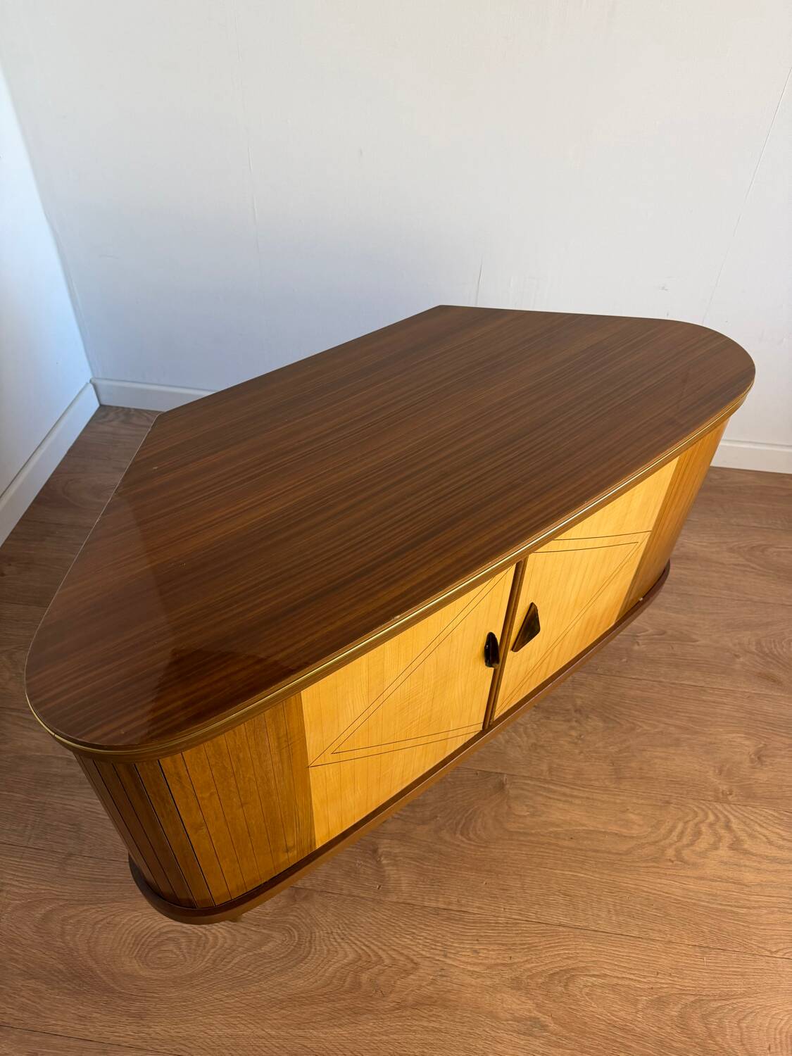 Meuble bar vintage à plateau tournant – l’esprit cocktail des années 50