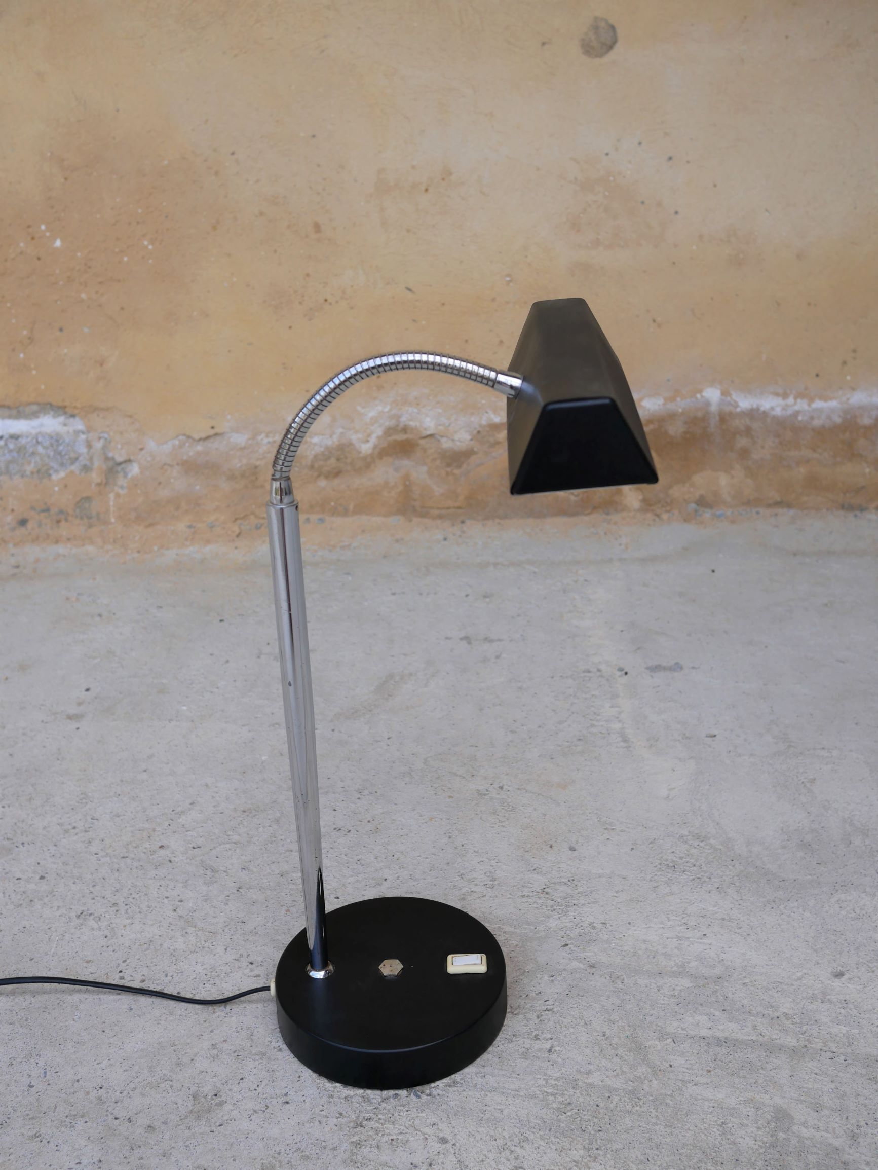 Black vintage desk lamp