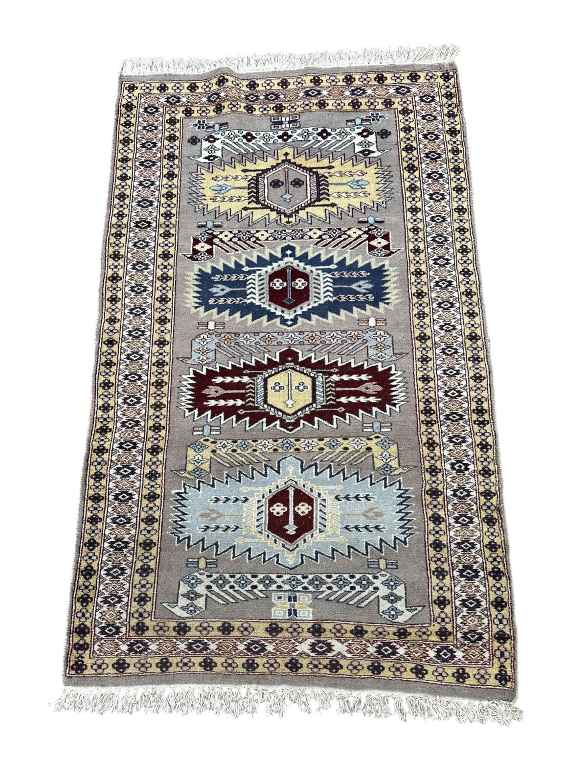 Handmade Persian rug 160cm x 90cm