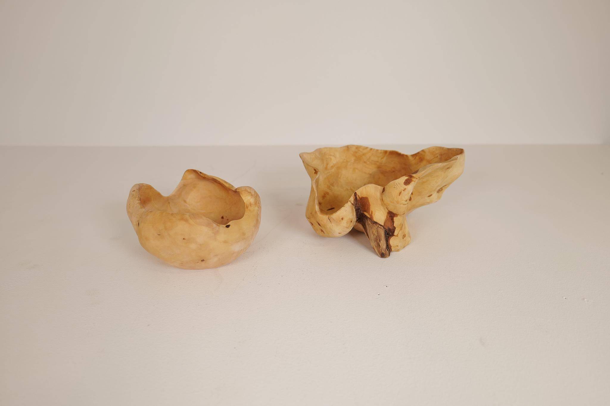 Scandinavian Modern Set of 2 Organic Bowls in Swedish Burl Wood, circa 1990s