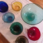 Service à dessert / punch vintage en verre soufflé multicolor (13 pièces) -
