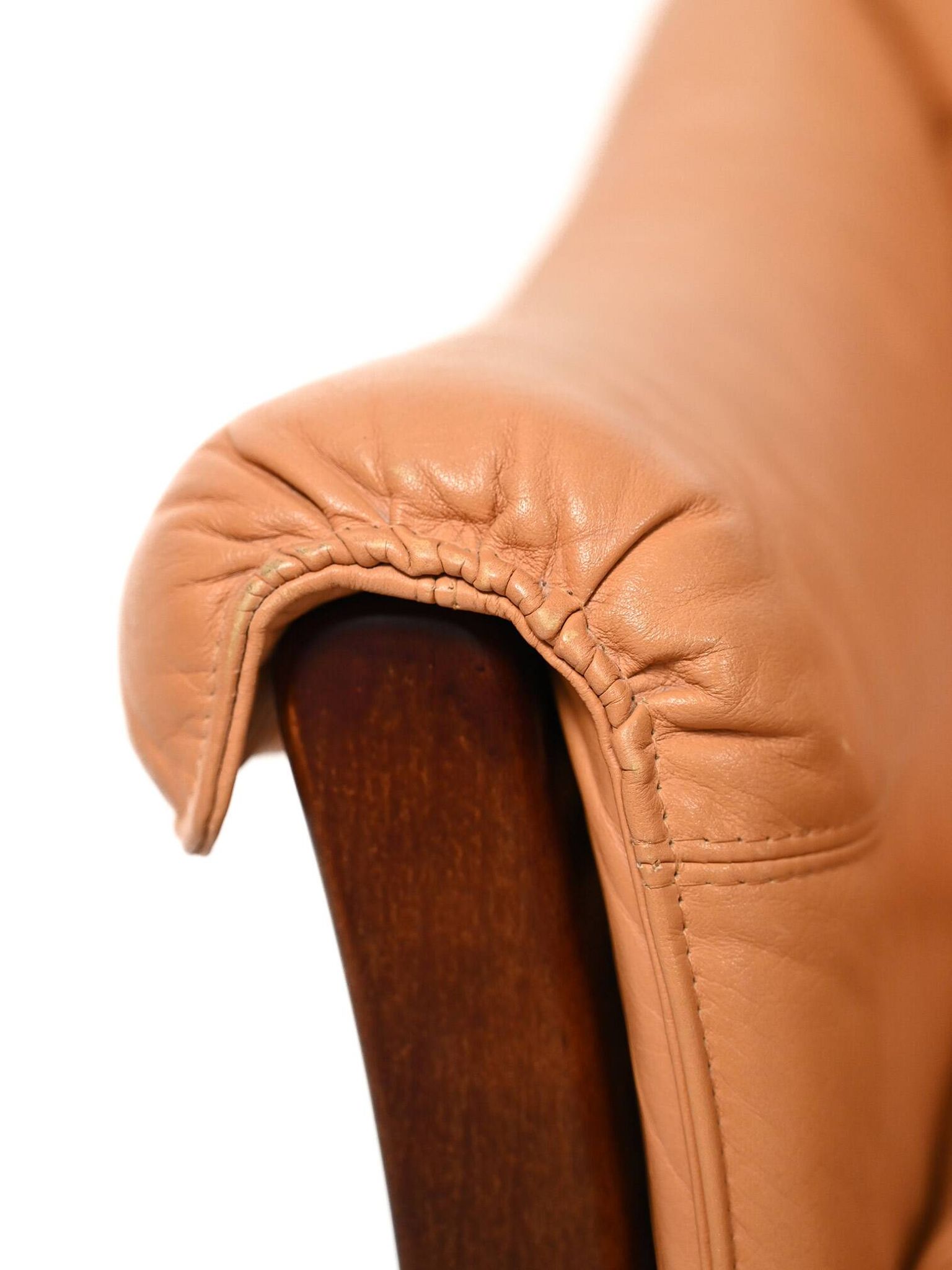 Paire de fauteuils scandinaves en cuir, années 1950