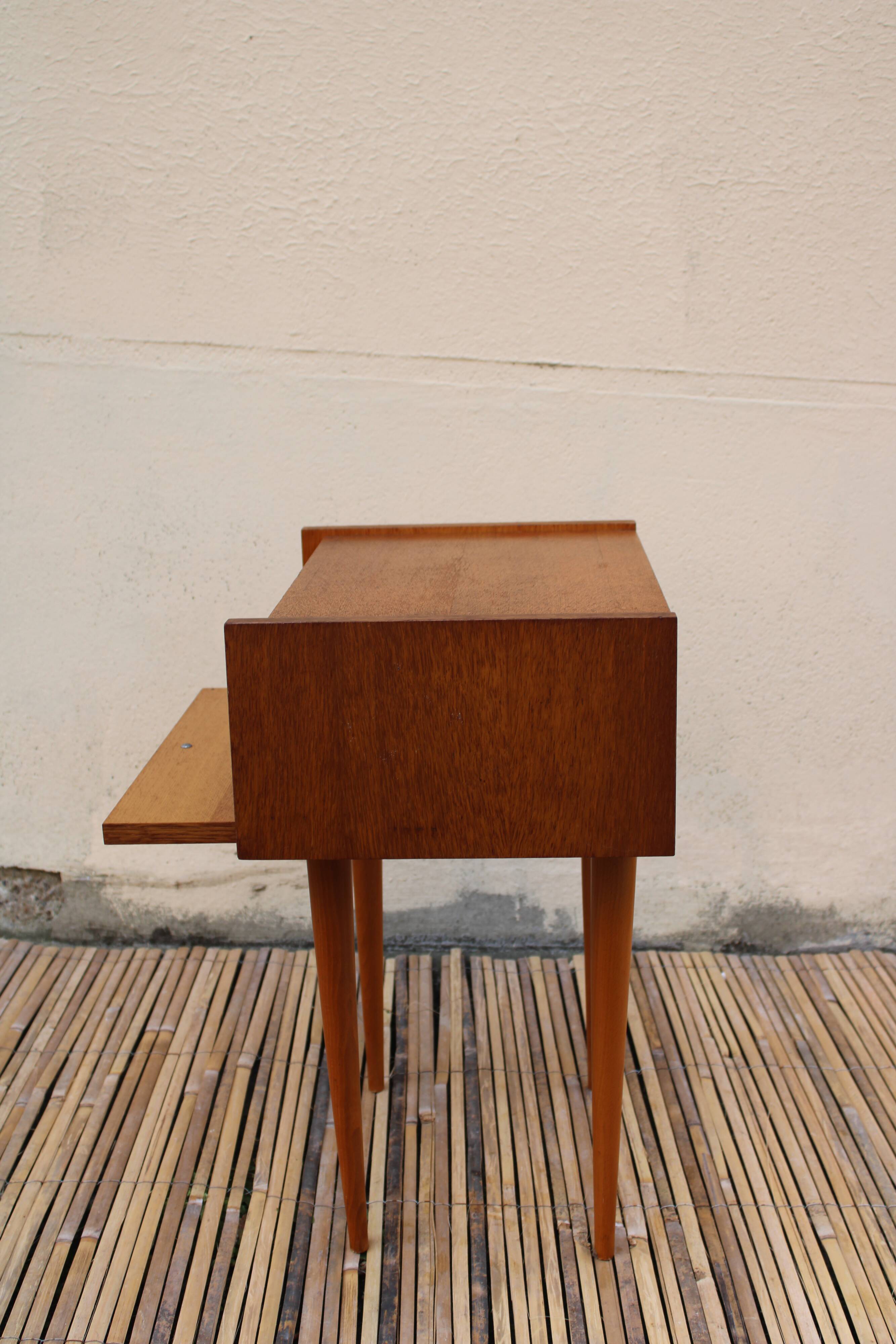 Bedside table spindle feet