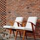 Fauteuil vintage blanc perle bouclé bois naturel 1970 restauré design scandinave