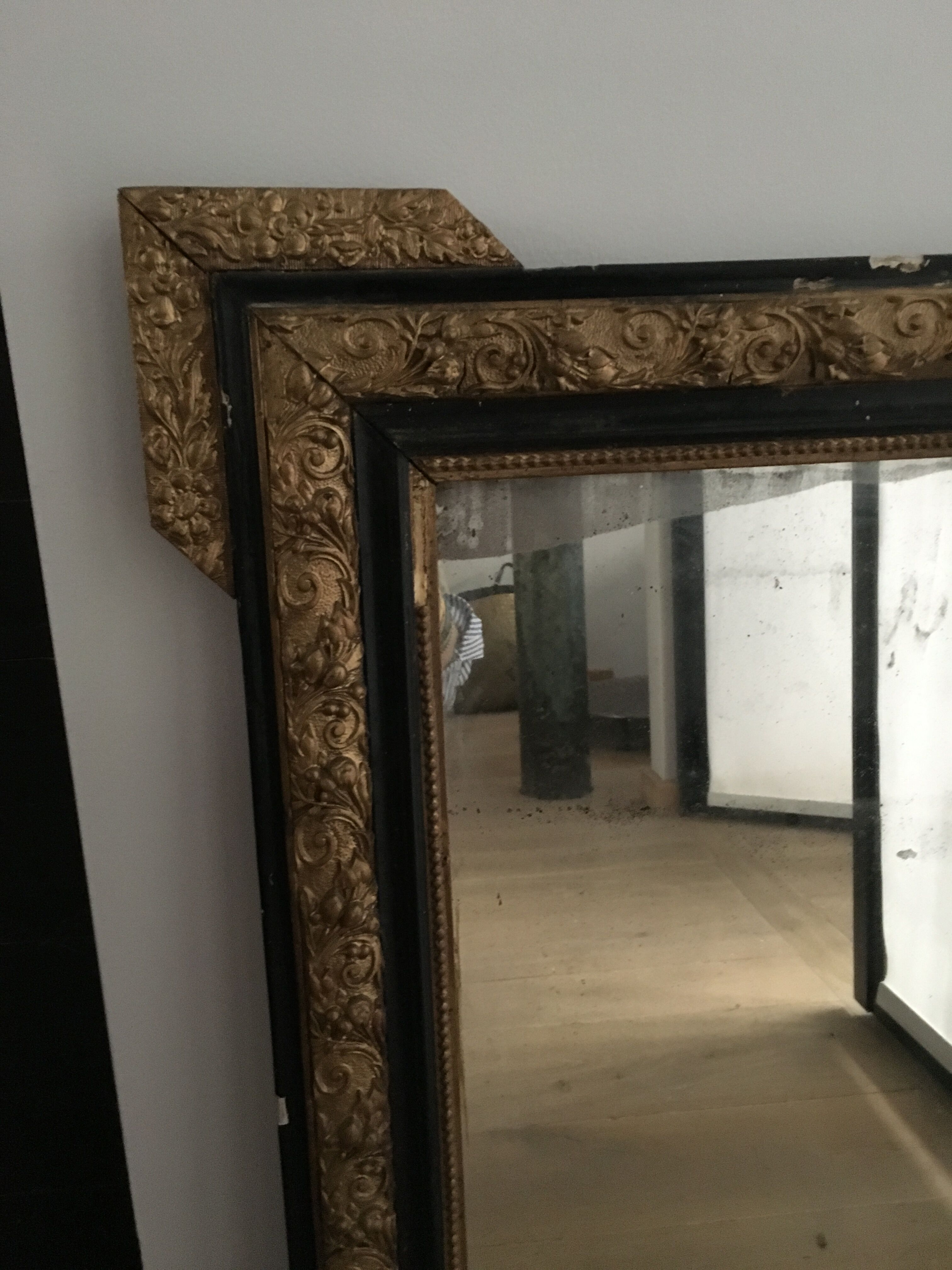 Black and gold mirror - 69 x 79cm