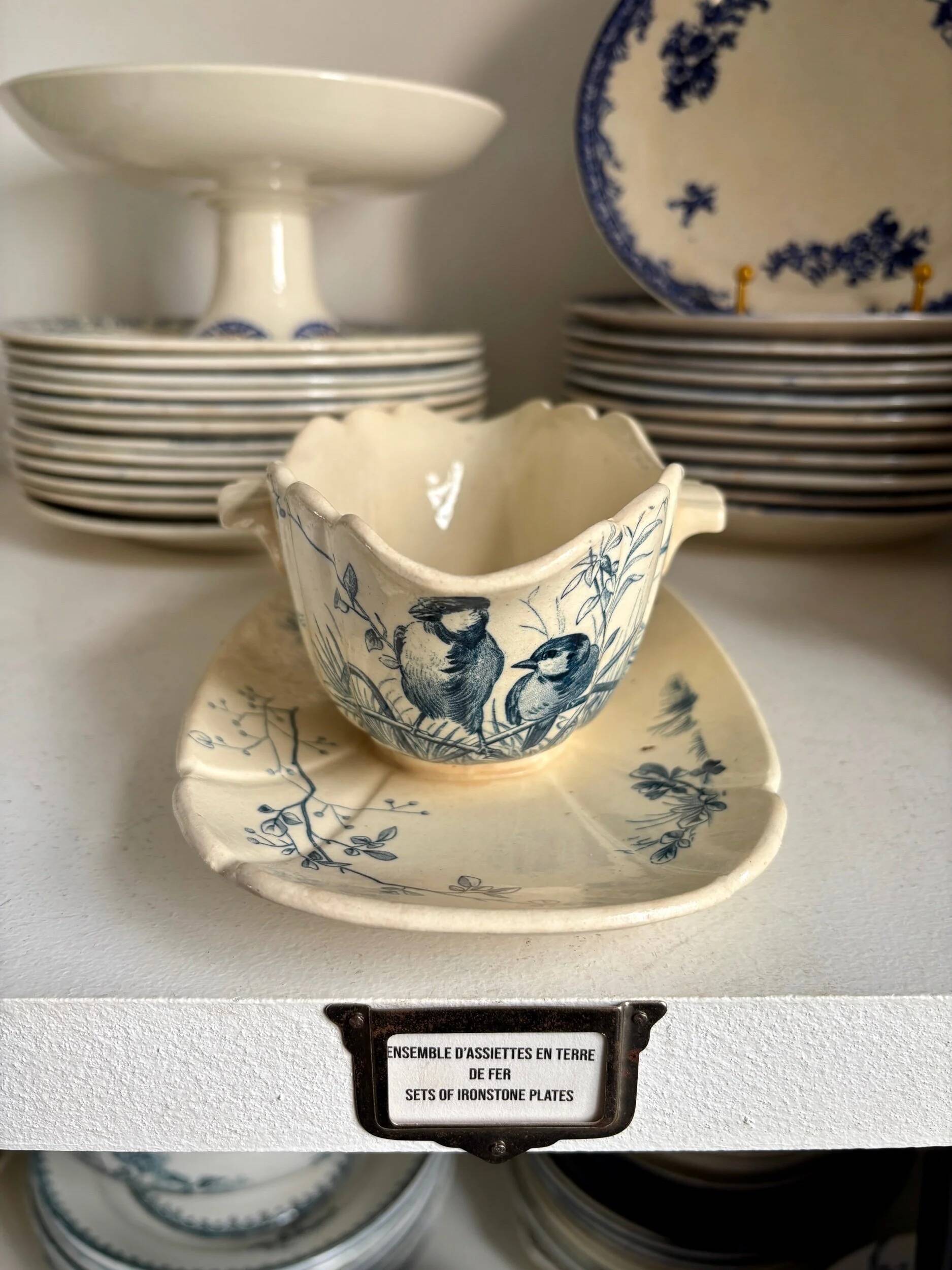Gien sauceboat in blue ironstone, "Birds" service circa 1870.