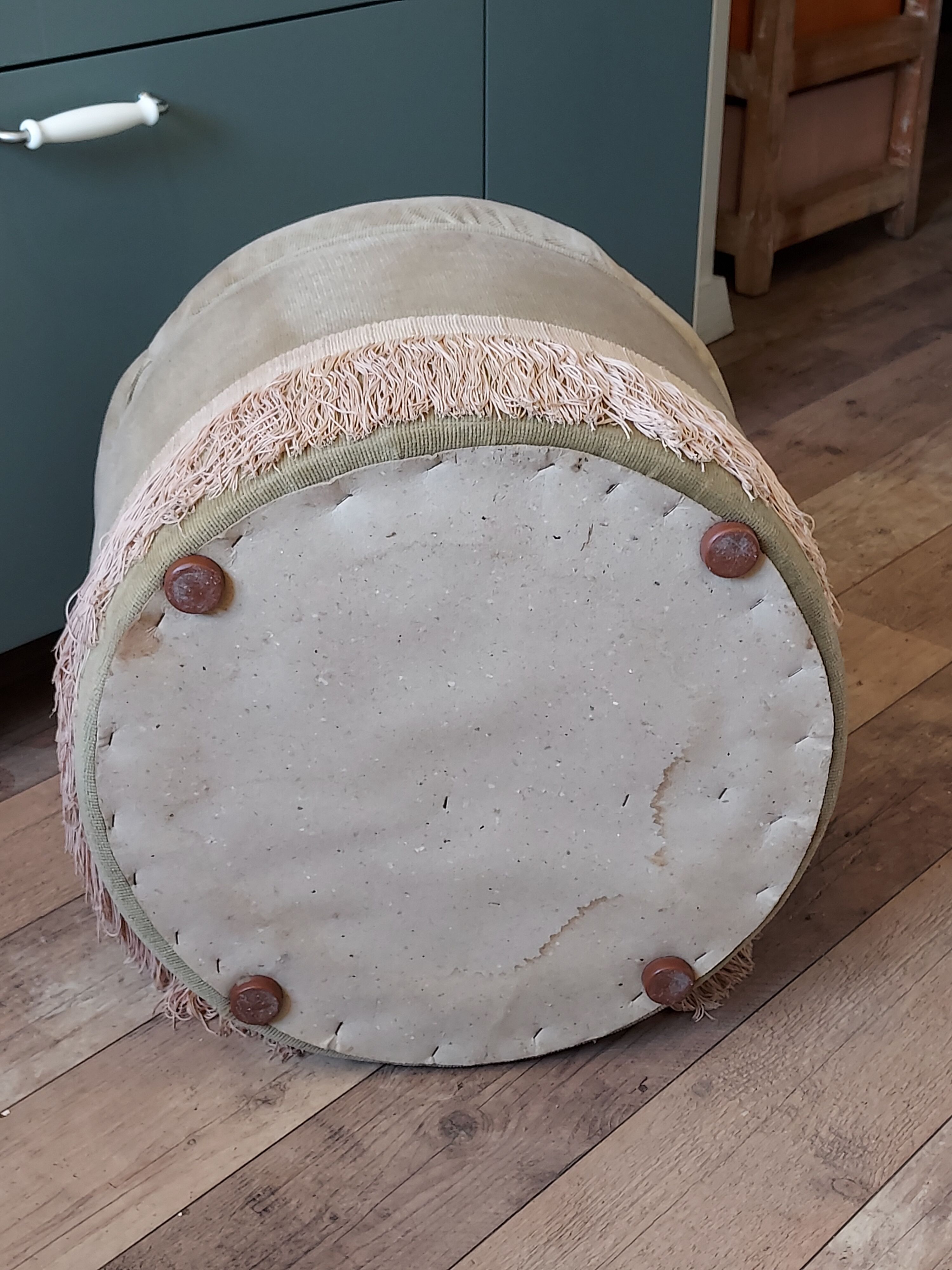 Pouf velours et franges