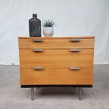 Commode par Stag, conçu par John et Sylvia Reid