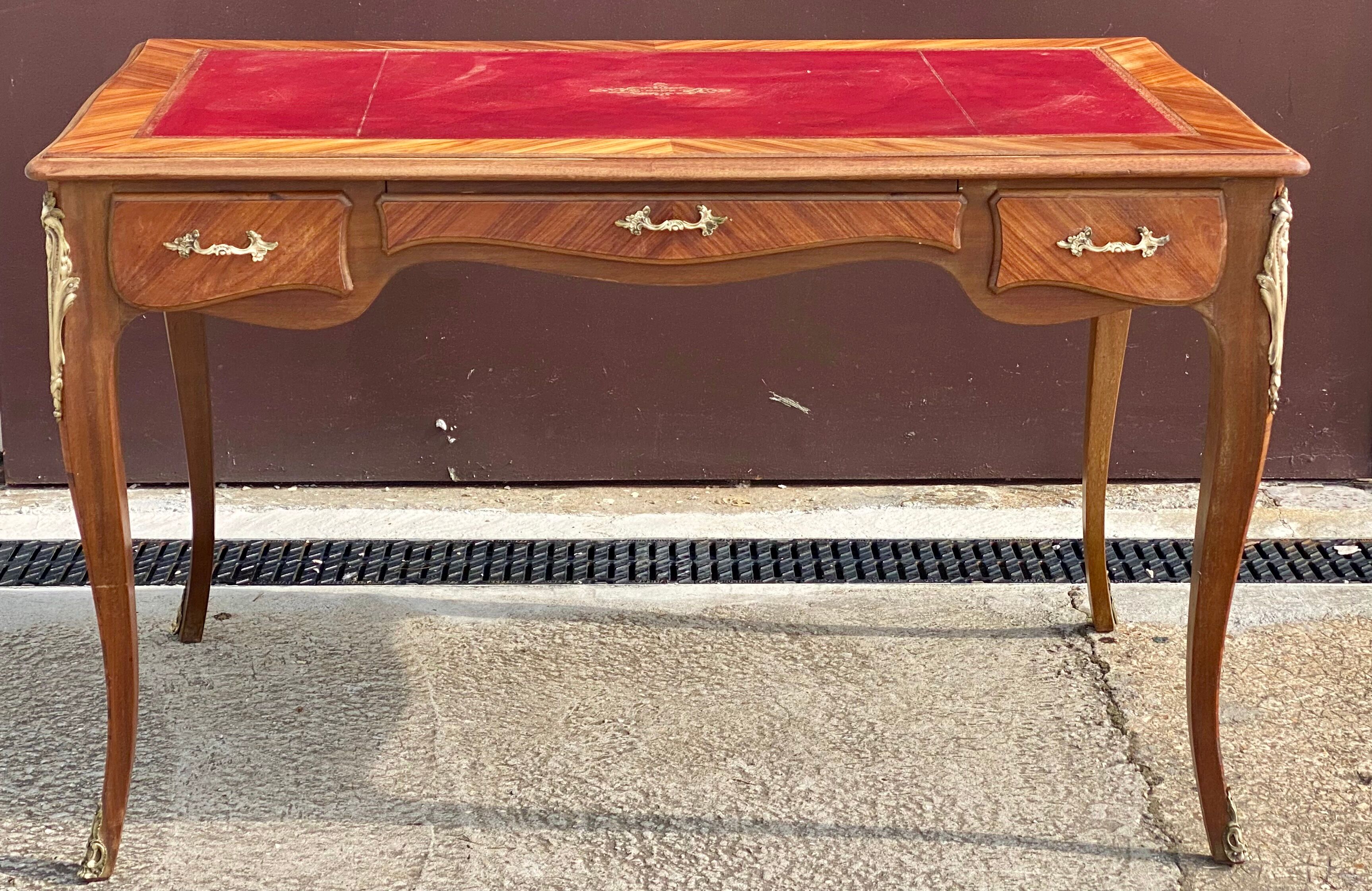 Bureau en marqueterie  bois de rose style Louis XV