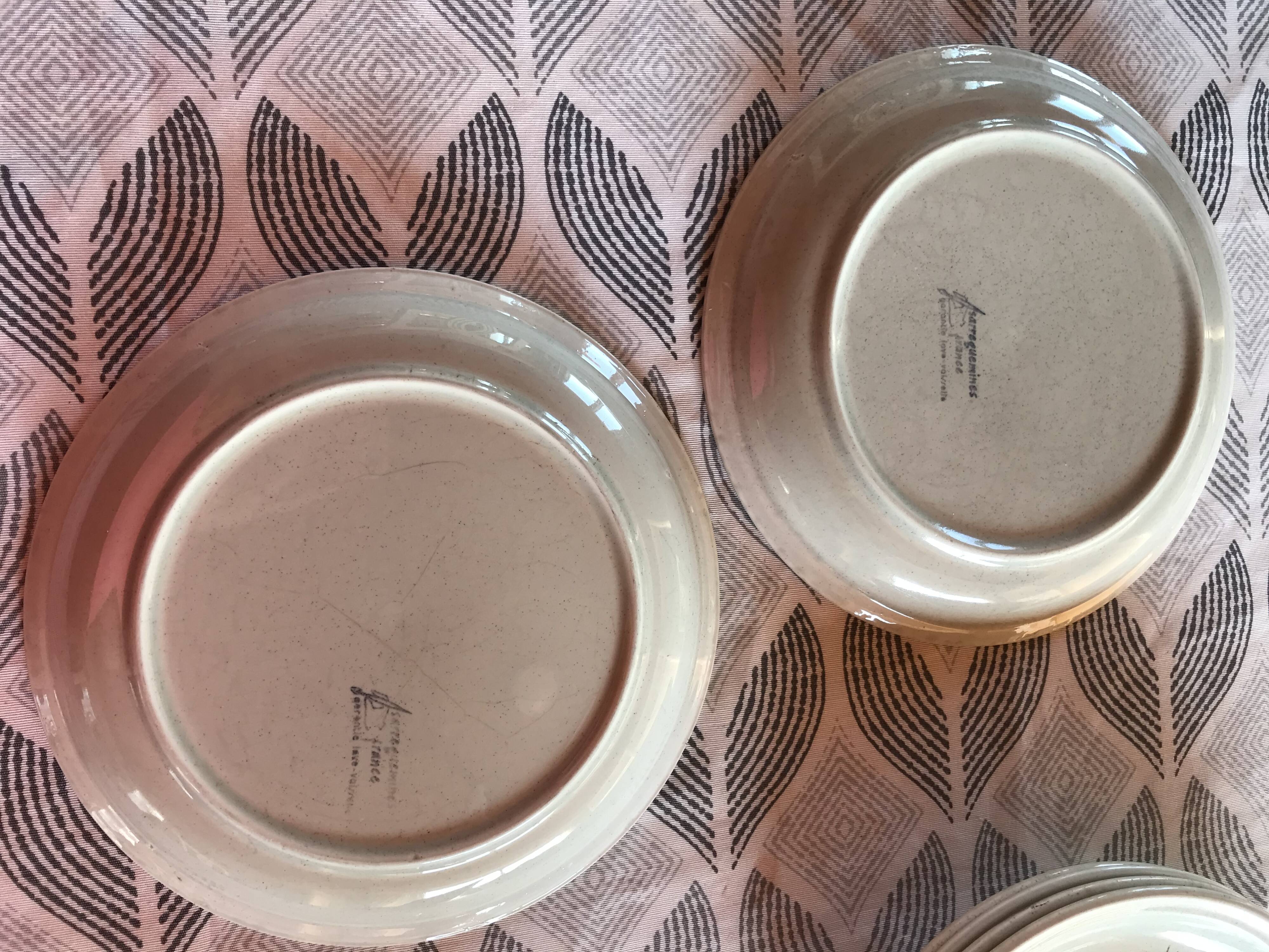 Set of 6 beige plates in Sarreguemine sandstone thistles